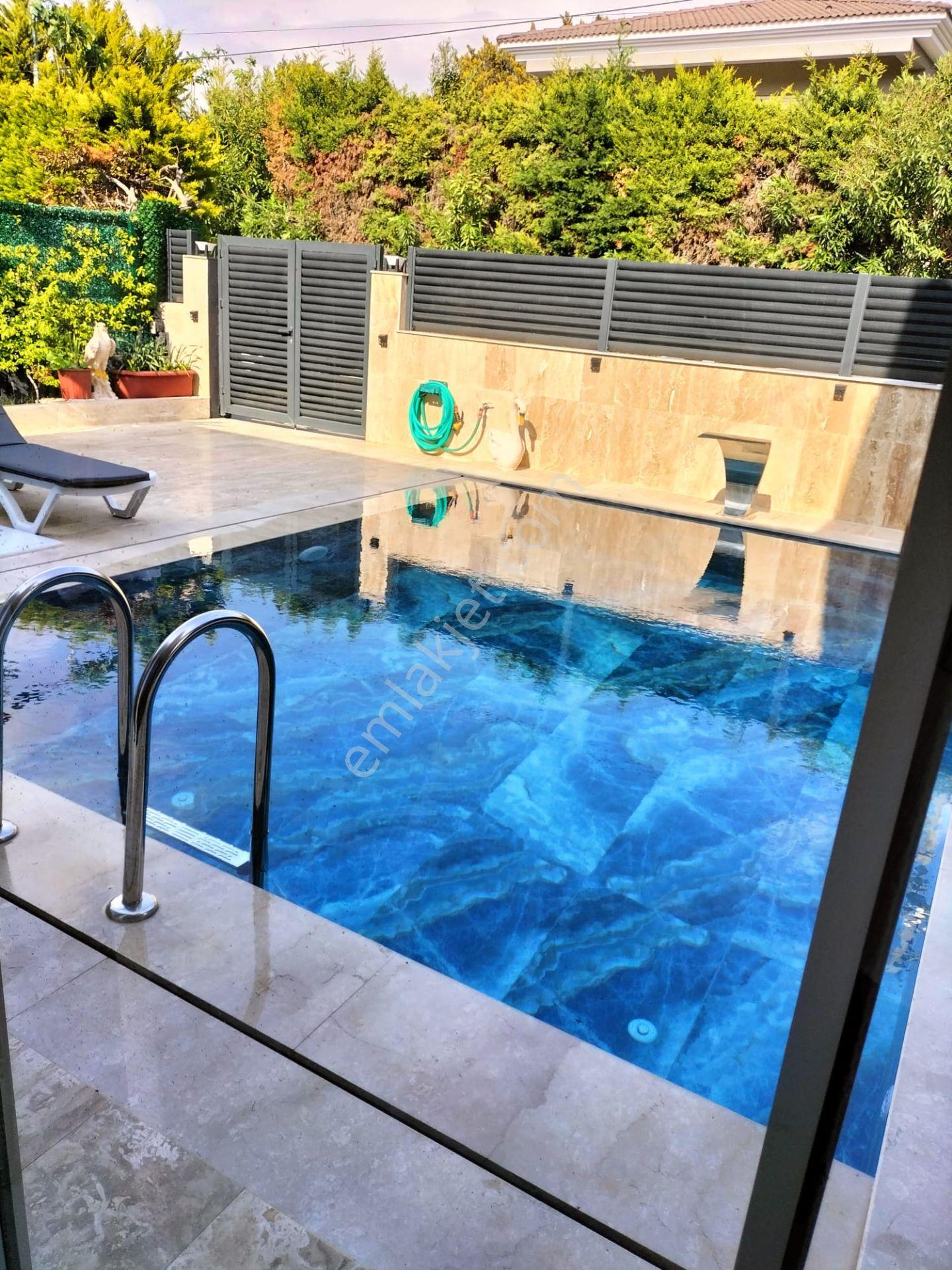 Alaçatı'da Kiralık Müstakil Havuzlu Villa - Görsel 28