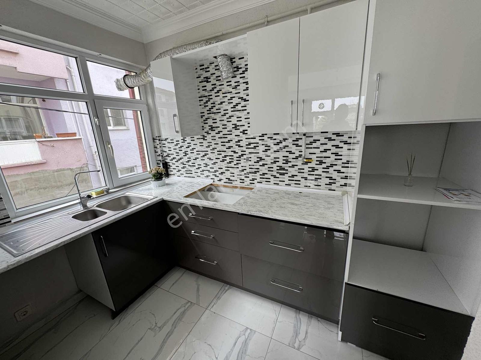 Adapazarı Çarşı Merkeze Yakın İçi Yenilenmiş Kiralık 2+1 Daire - Görsel 6