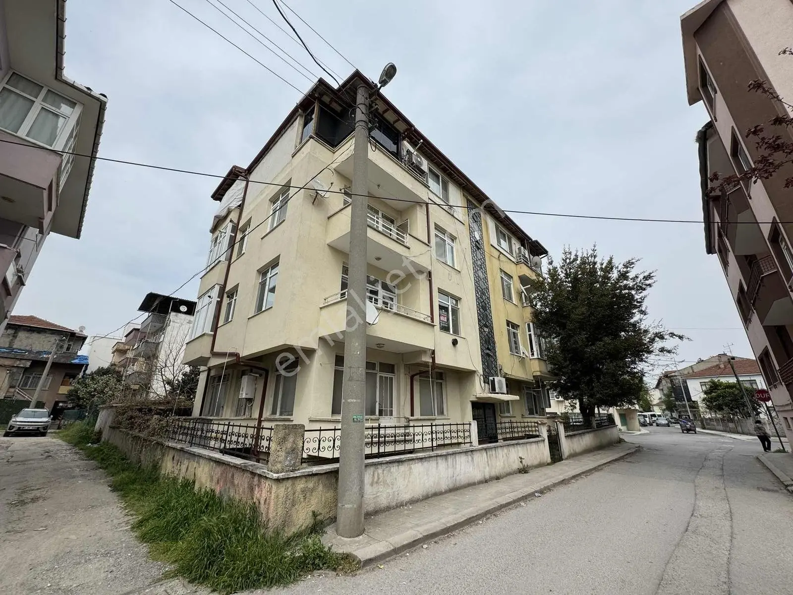 Adapazarı Çarşı Merkeze Yakın İçi Yenilenmiş Kiralık 2+1 Daire