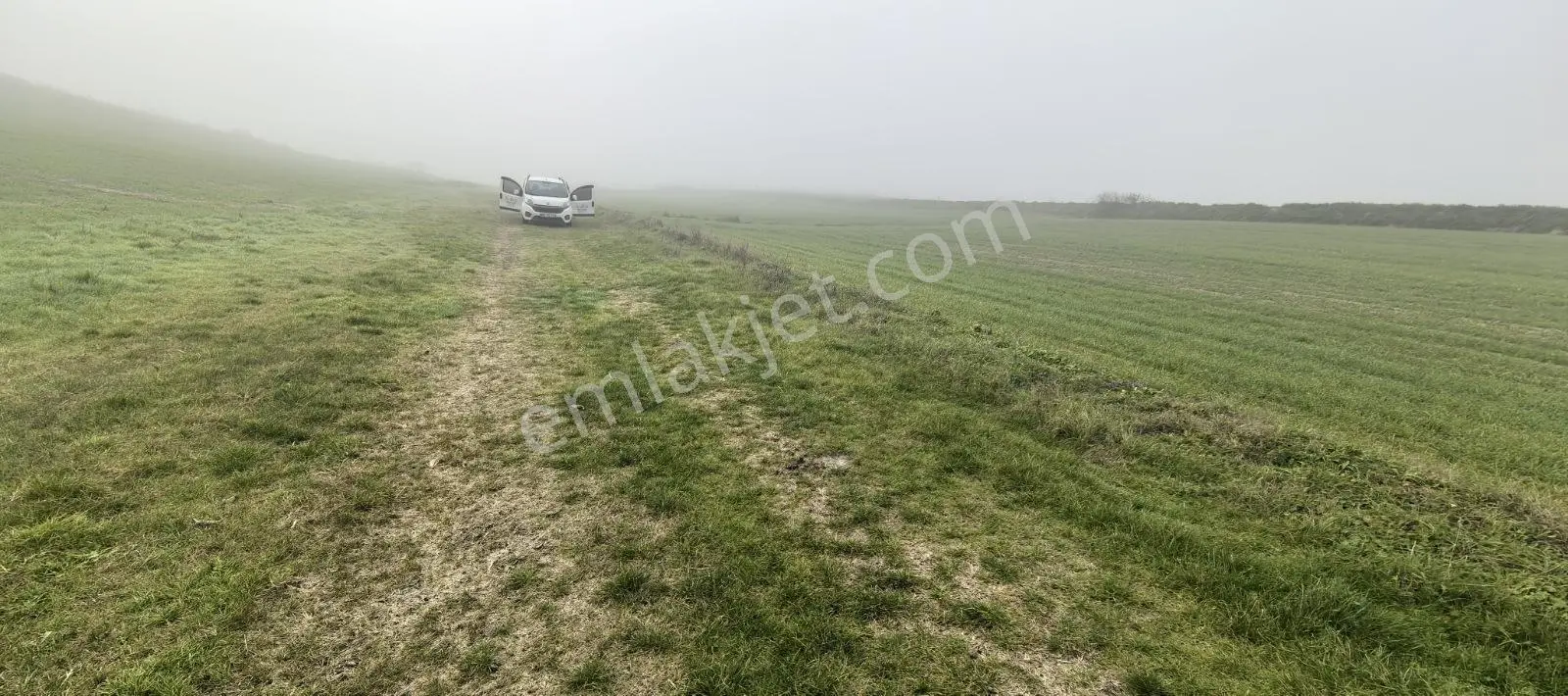 Bahçedere De 5577 M2 İki Parsel Yan Yana Kadastro Yolla Cephe