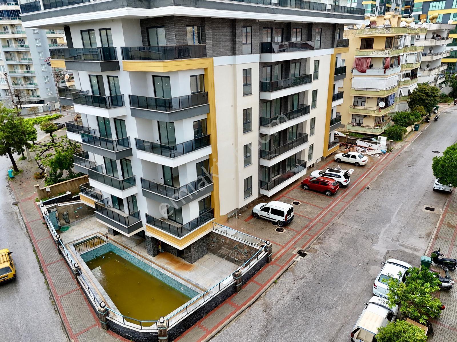 Alanya Güllerpınarı Merkezde Satılık 2+1 Havuzlu Daire