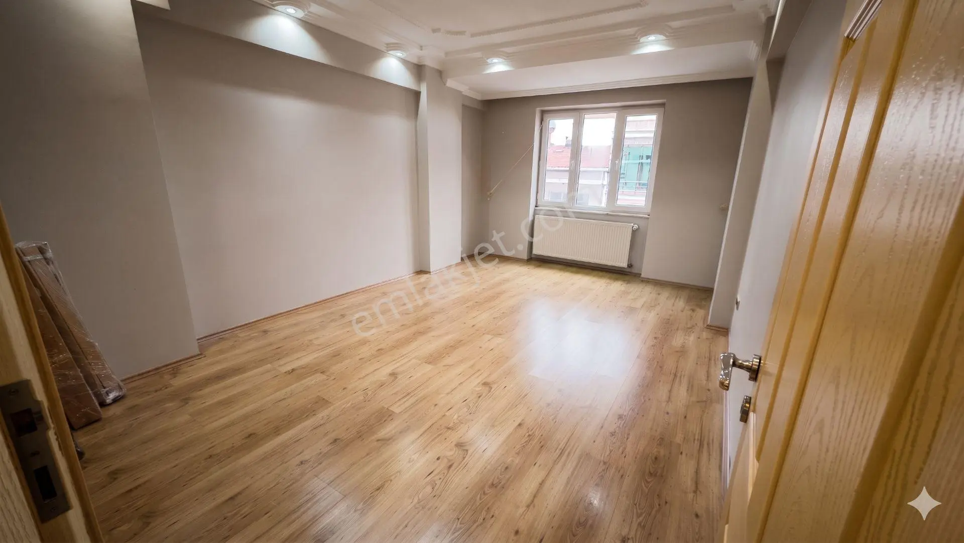 Şemsipaşa, Cengiz Topel'de, Tramvay Dibinde, 4+2, 160m2 Dubleks