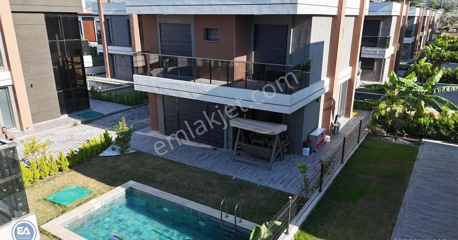 Kuşadası Karaova Mahallesinde Özel Havuzlu Eşyalı 4+1 Villa - Görsel 21
