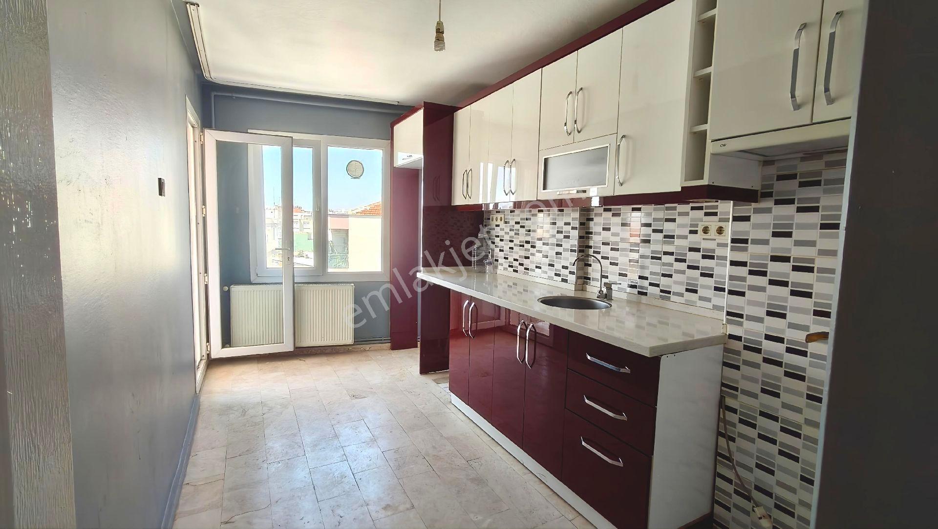 İzmir Bornova Ata Durağı 3+1 Kiralık Daire