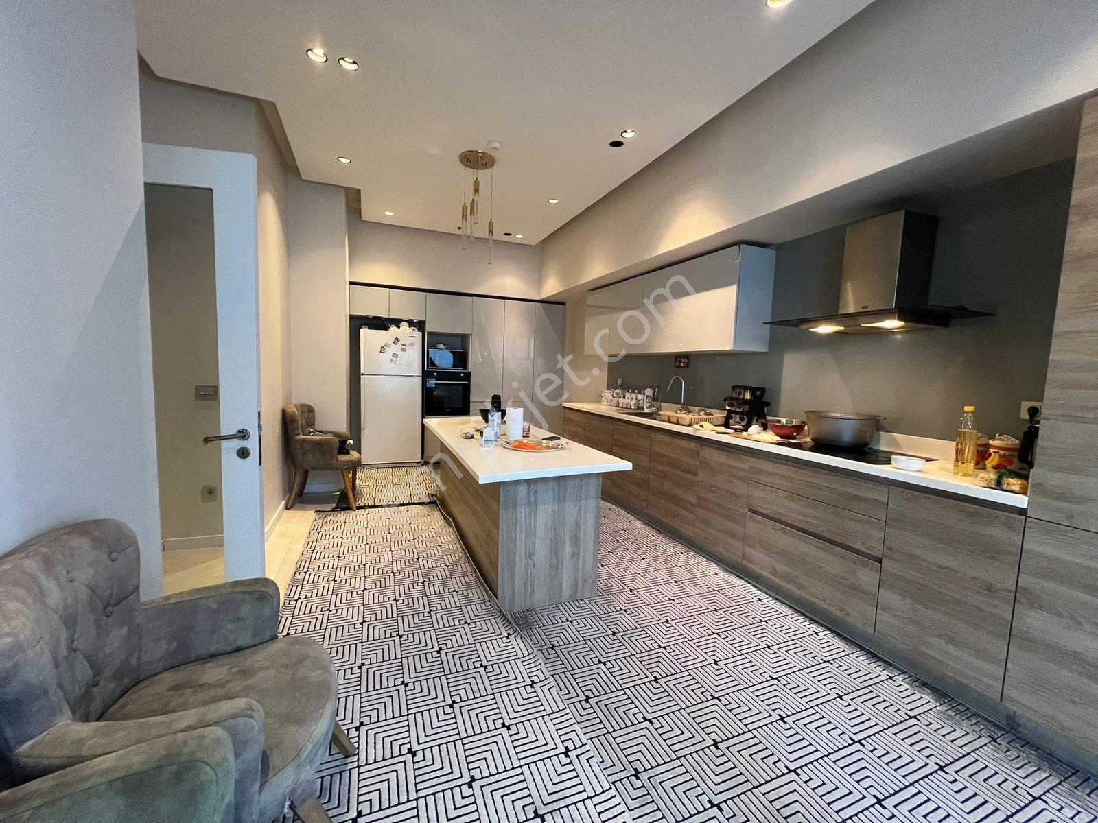 Beylikdüzü Cumhuriyet Mahallesi Demir Romance Sitesi 4,5+1 Villa - Görsel 13