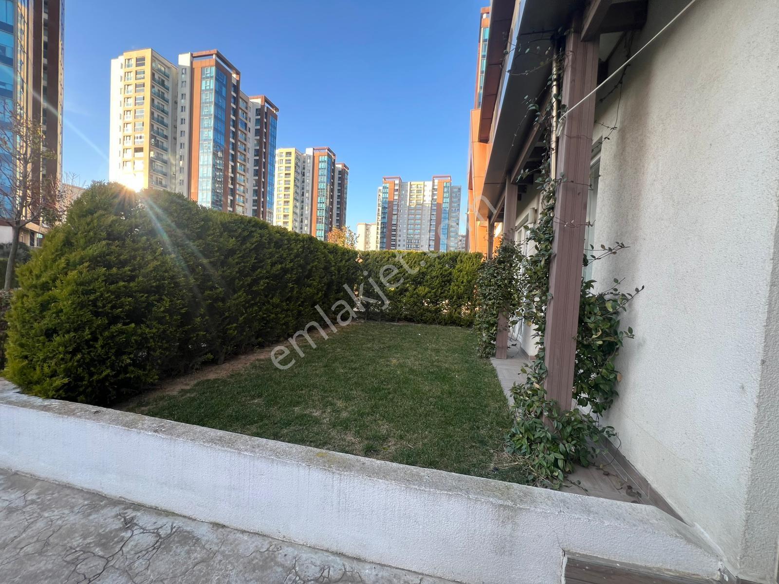 Beylikdüzü Cumhuriyet Mahallesi Demir Romance Sitesi 4,5+1 Villa - Görsel 2