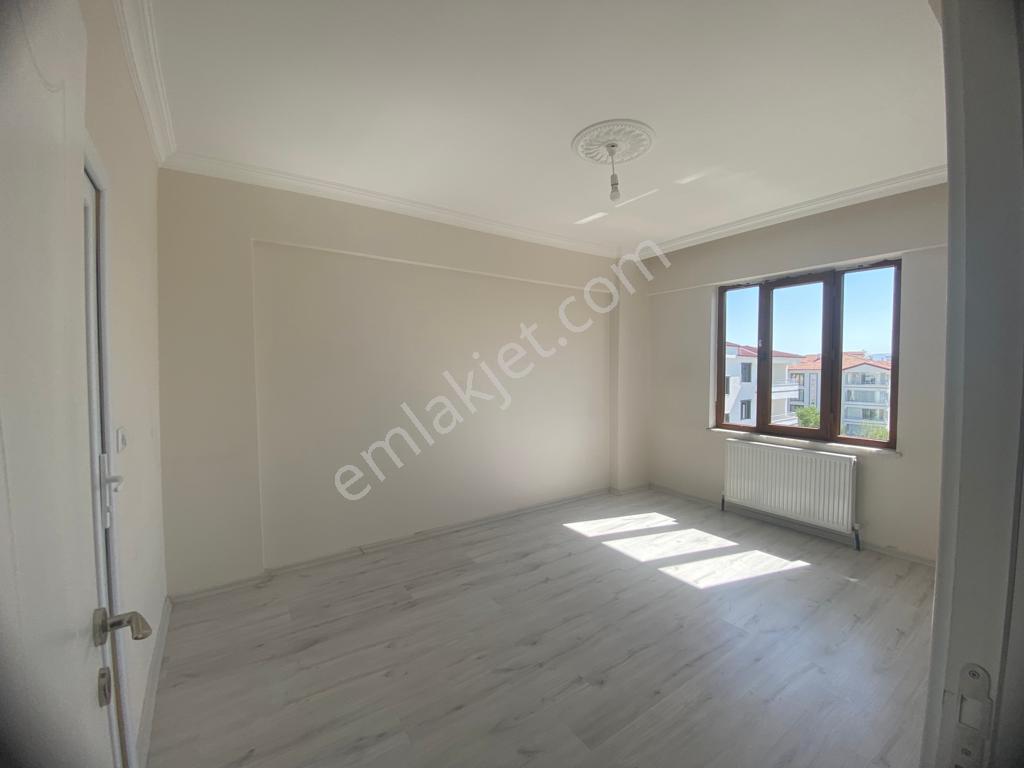 Alihan G.m.den Ataşehir Mah.de 3+1 Ara Kat Kiralık Lüks Daire - Görsel 3