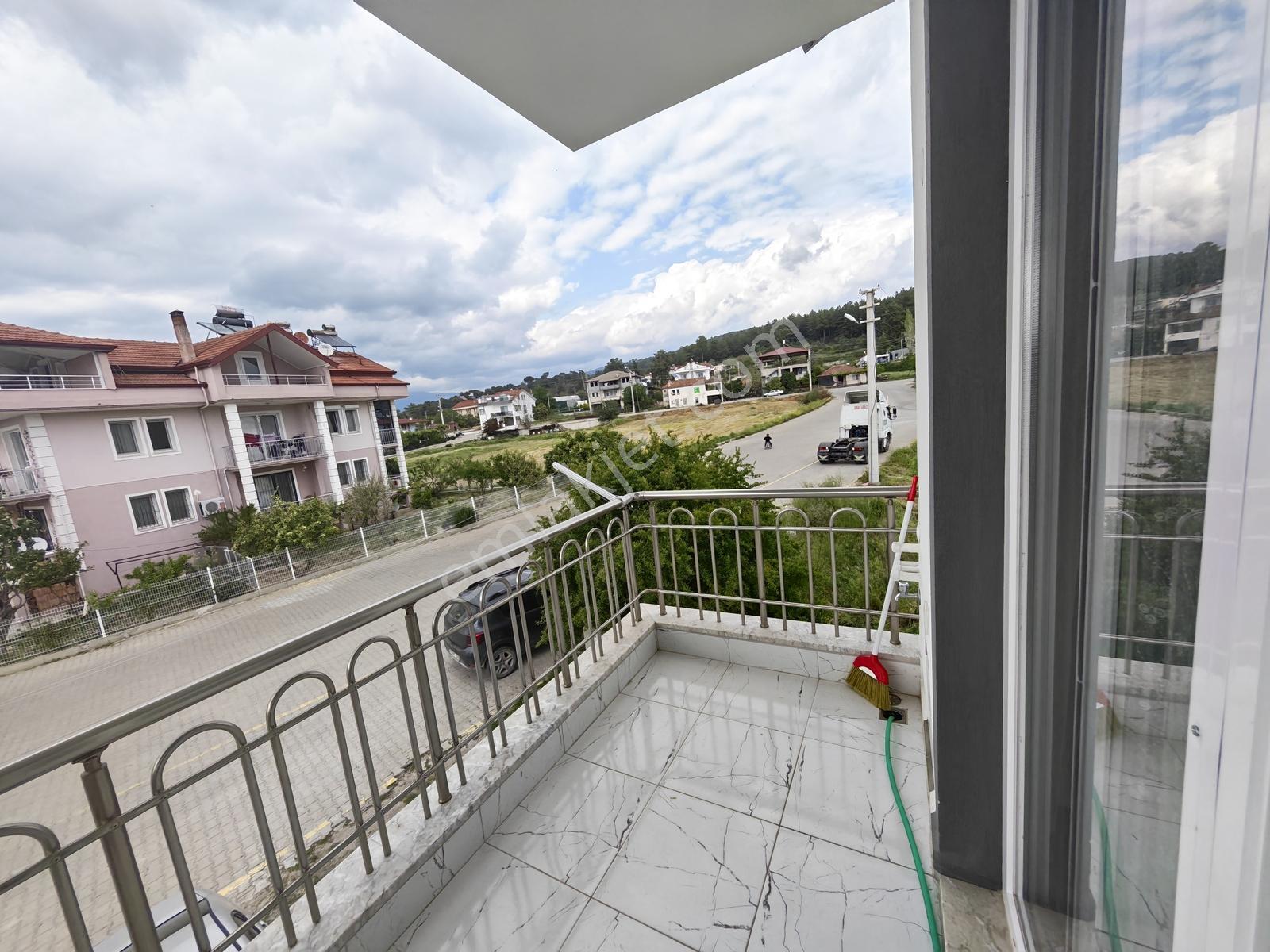 Seydikemer Gerişburnun Da Satılık 2+1 Bahçesi Olan Daire - Görsel 15