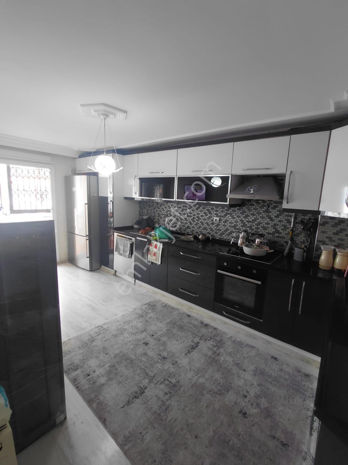Uluönder Caddesi Arakat 4+1 Doğalgazlı Bakımlı Aydınlık Daire - Görsel 3