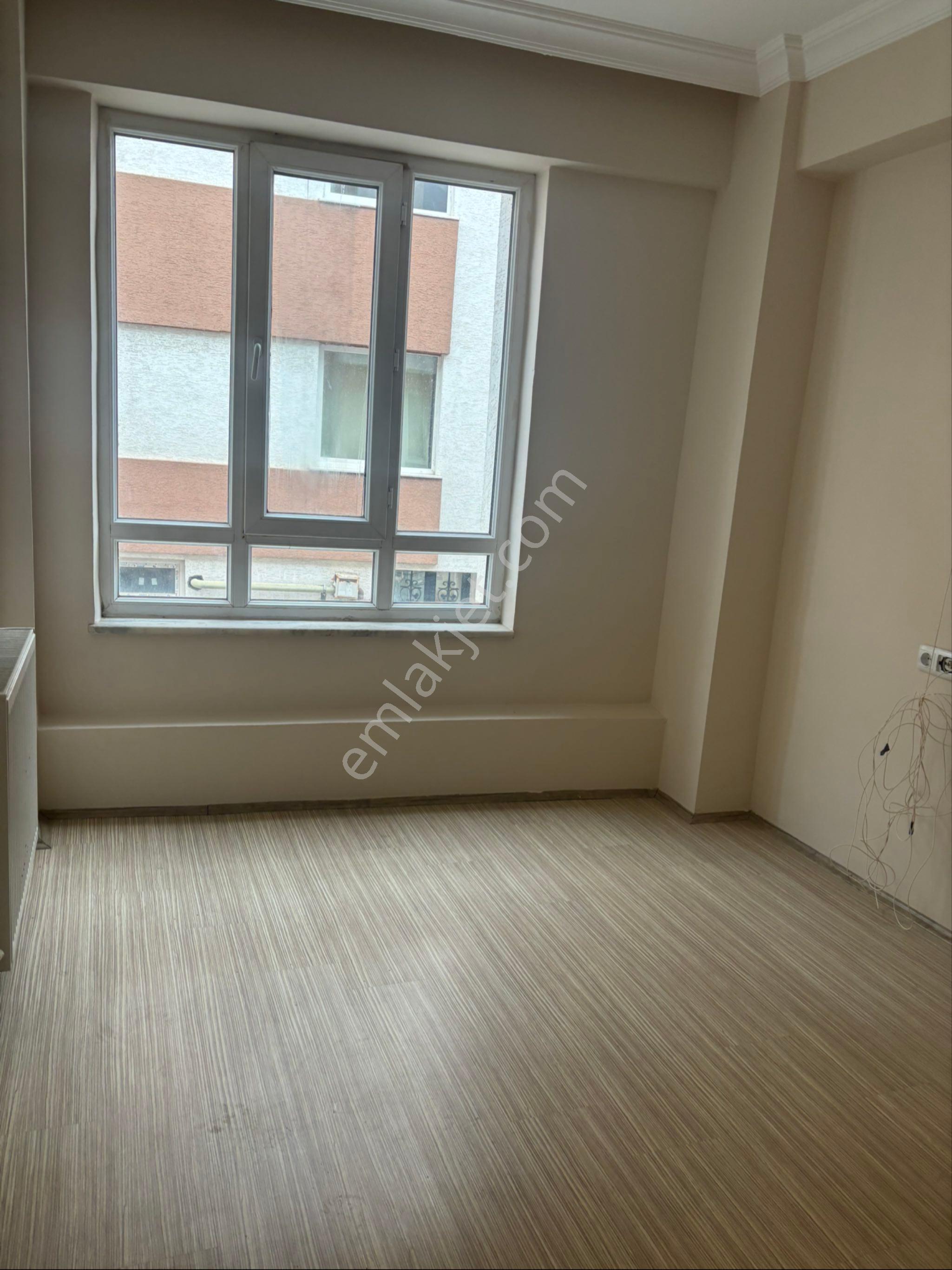 Anadolu Üniversitesi Karşısında Satılık 1+1 Apart