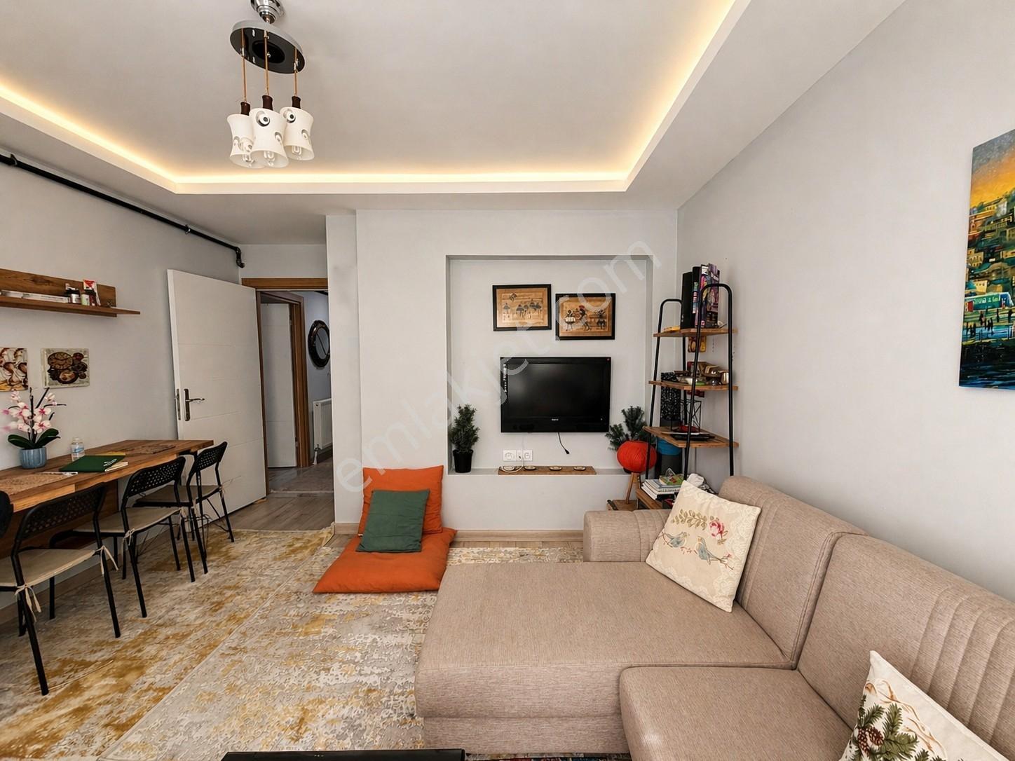 Alaçatı | 25.000 Tl Hazır Kiracılı | Eşyalı 1+1 | Bulvar Üzeri - Görsel 2
