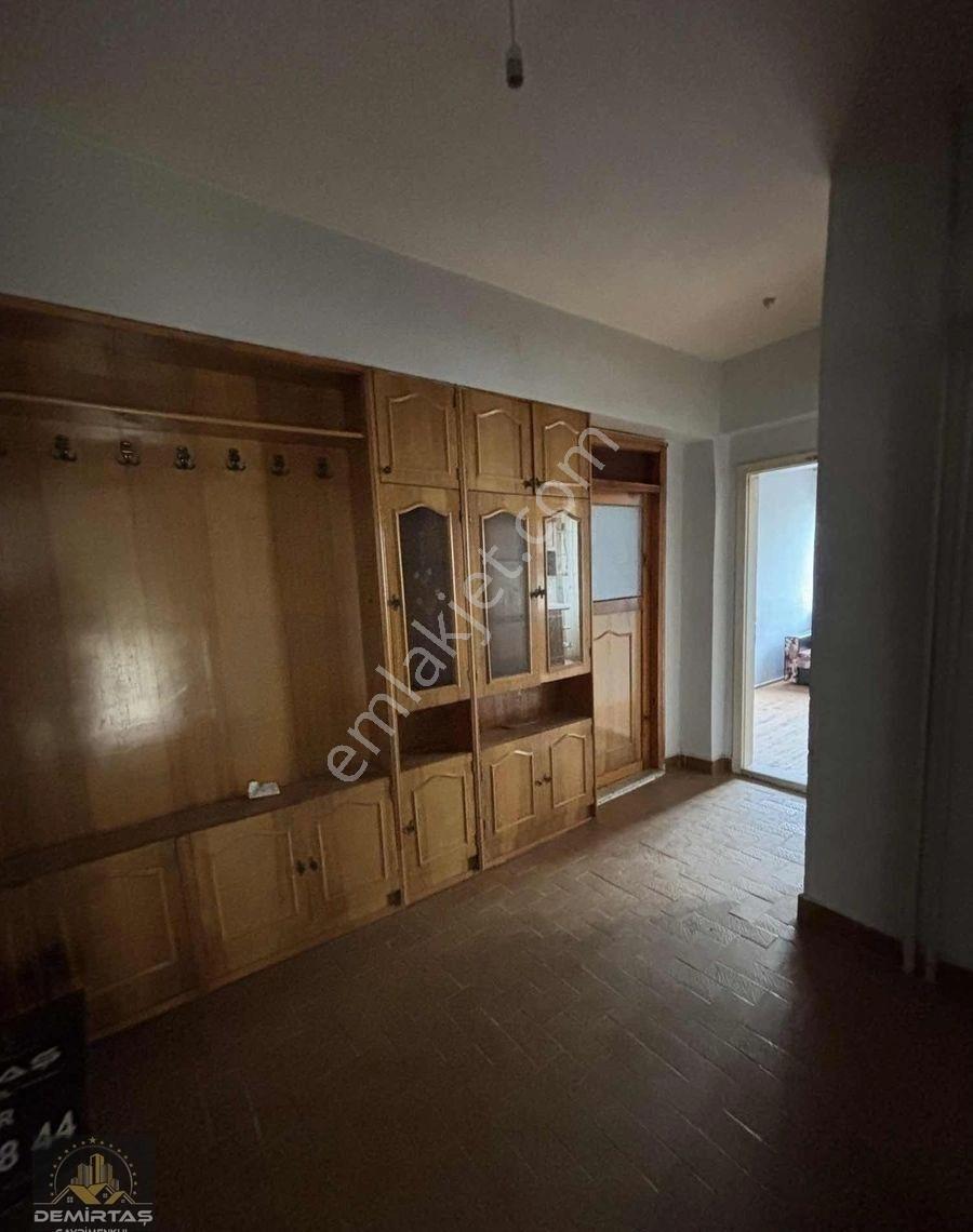 1200 Evlerde Satılık Arakat Daire
