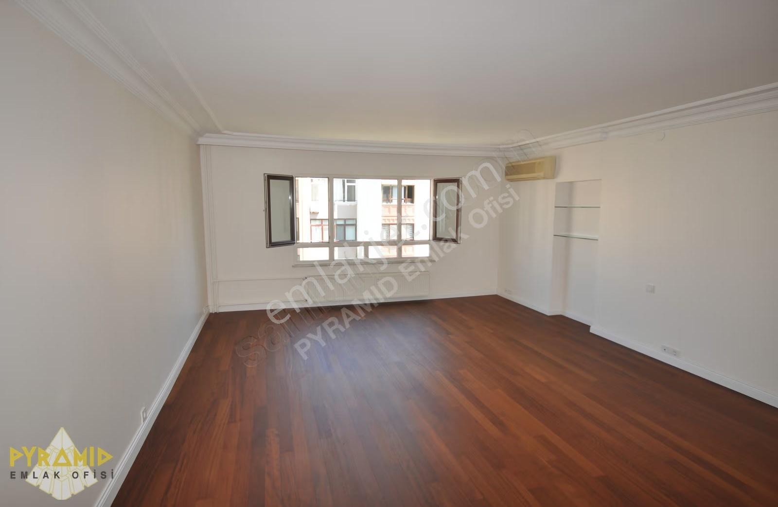 Pyramıd'den Ataköy 7-8 Mimar Sinan Sitesi Bakımlı Boş Temiz 3+1 - Görsel 9