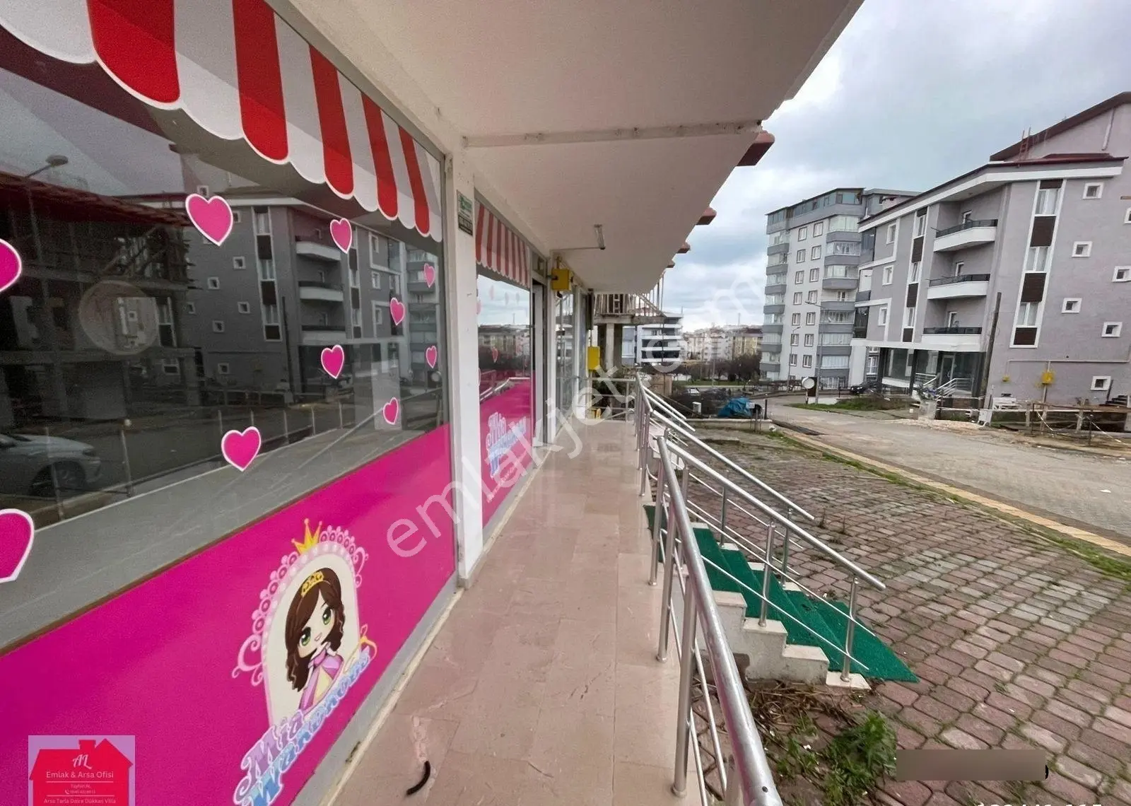 Atakum Türkiş Bölgesinde Çağaloğluna 20 Metre 45m2 Depolu Dükkan