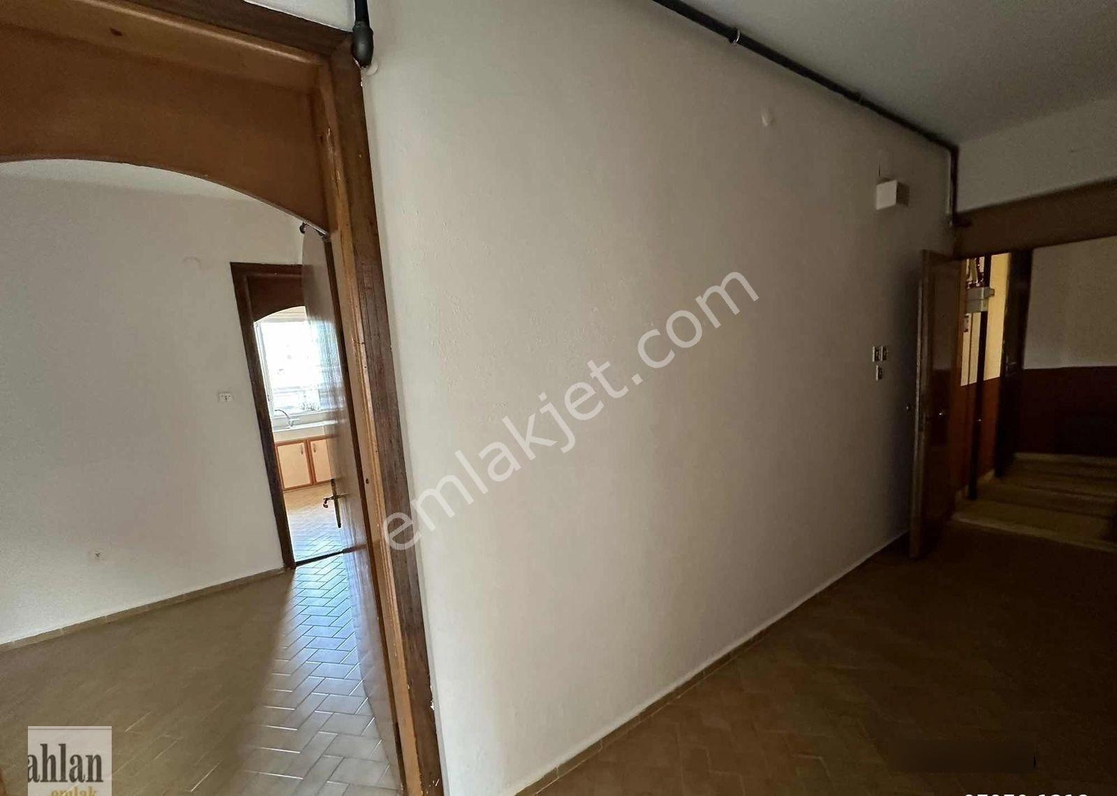 Çarşı Merkezde Kiralık Arakat Daire - Görsel 3