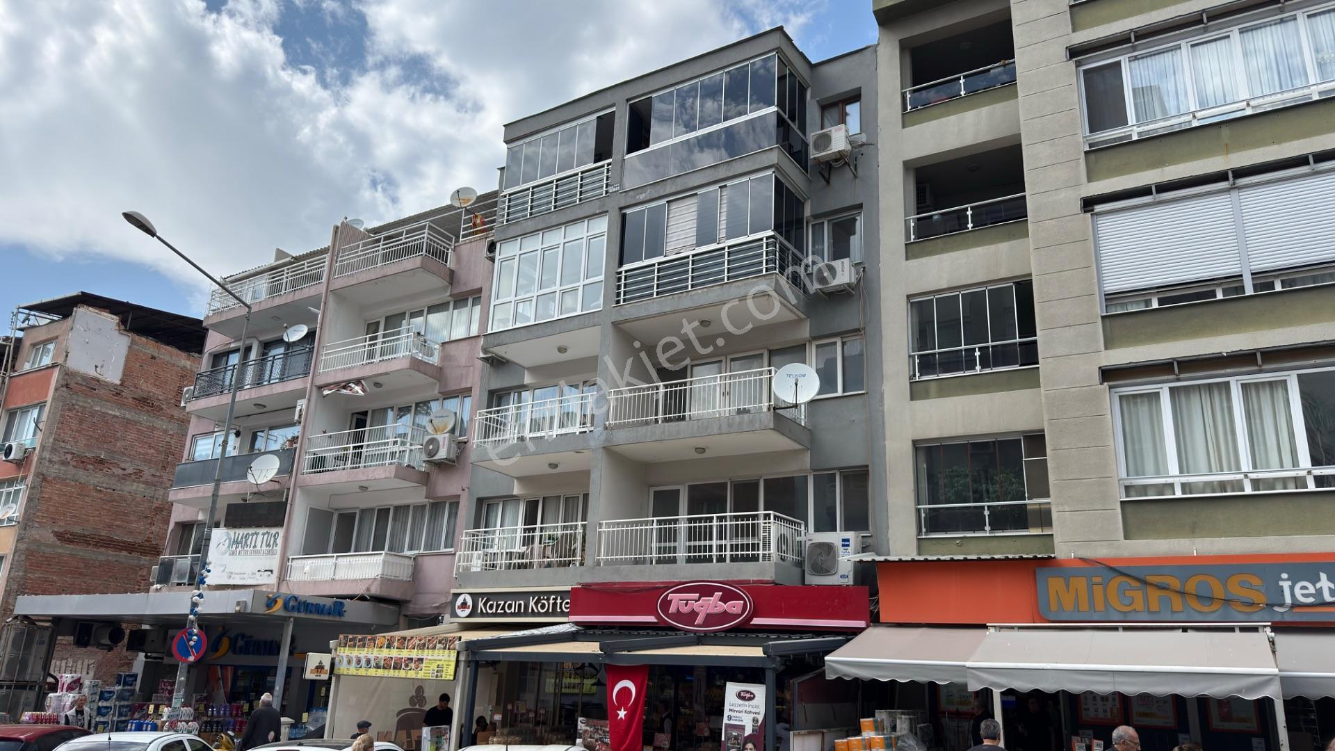 Üçyol Metro Meydanda Sıfır Tadilatlı Geniş 2+1 Satılık Daire