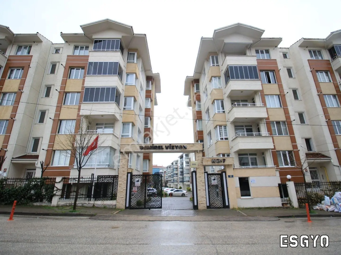 Esgyo'dan Batıkent Demirelvizyon Sit. Ara Kat 3+1 Kiralık Daire