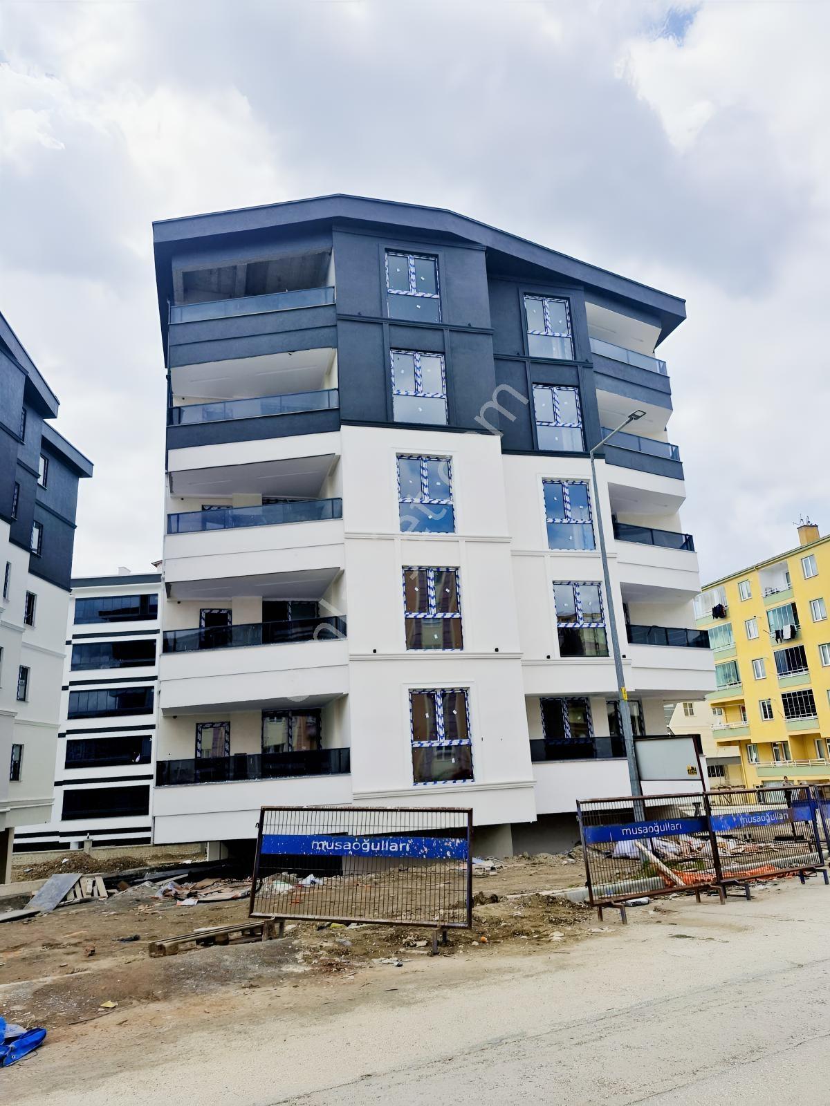 Lozanevler Civarında Asansörlü Kapalı Otoparklı Sıfır Daireler - Görsel 8