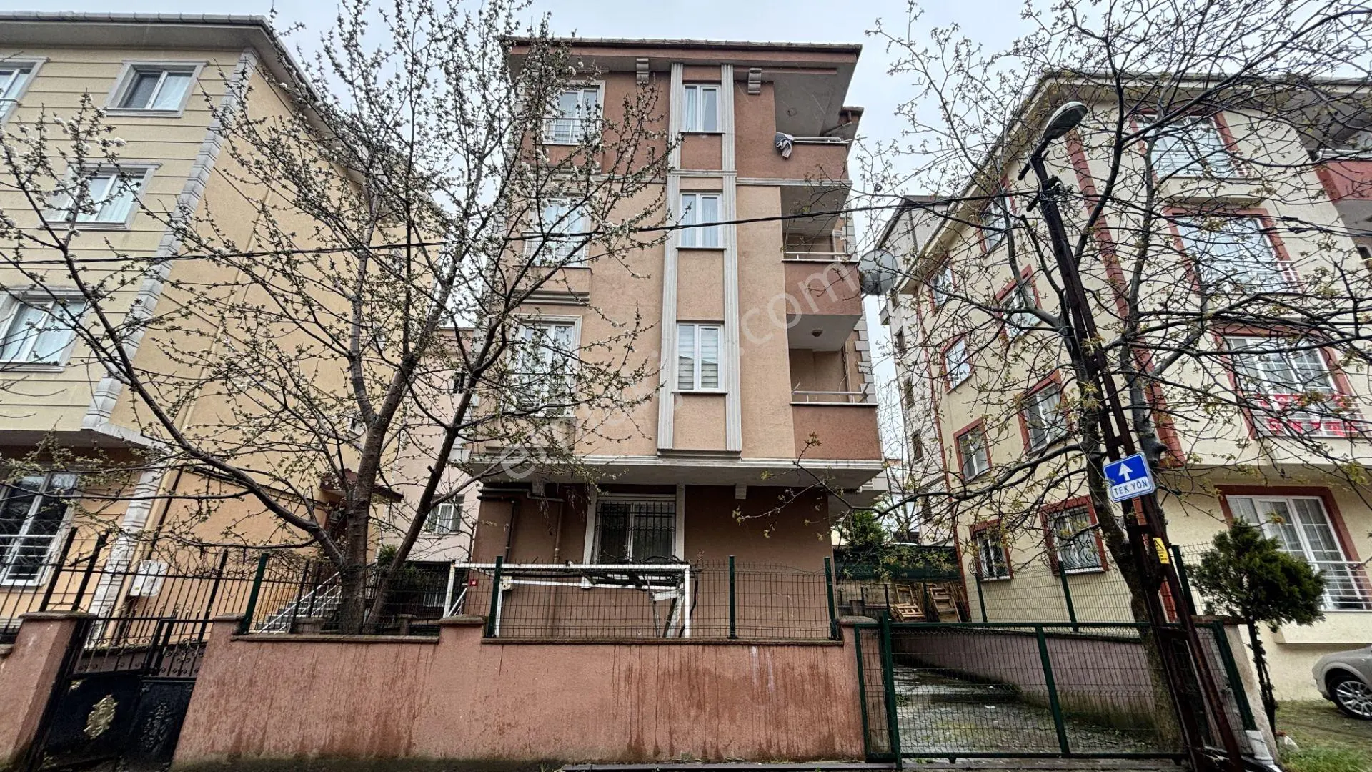 Ümraniye Esenşehirde Metroya Yakın Eşyalı 1+1 Kiralık Daire - Görsel 2