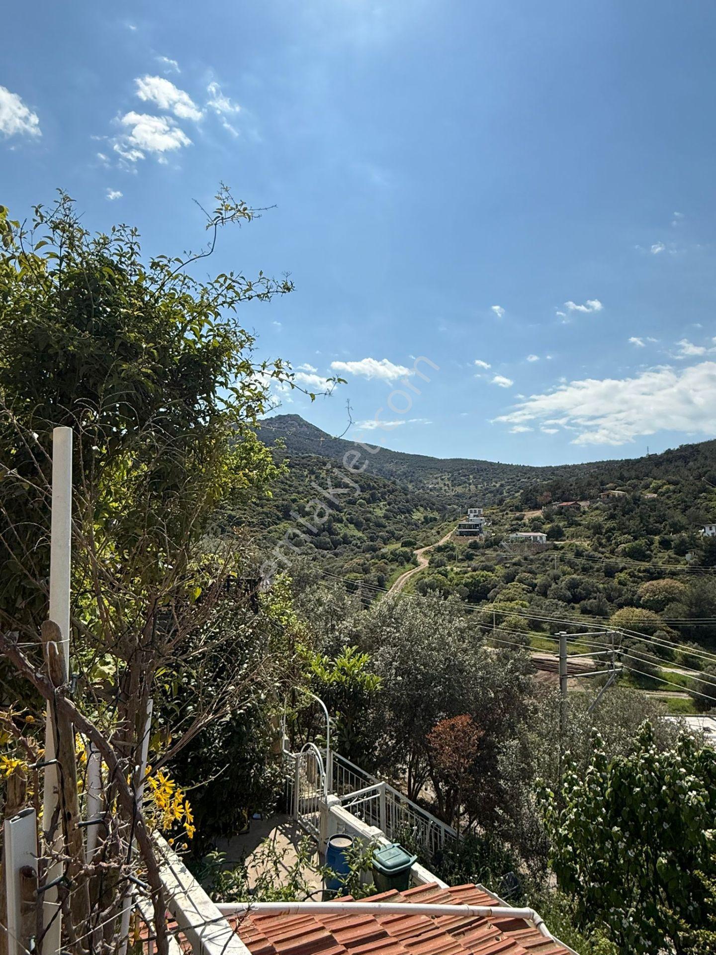 Yeni Foça'da Deniz Manzaralı Bahçeli Eşyalı Kiralık Yazlık - Görsel 9