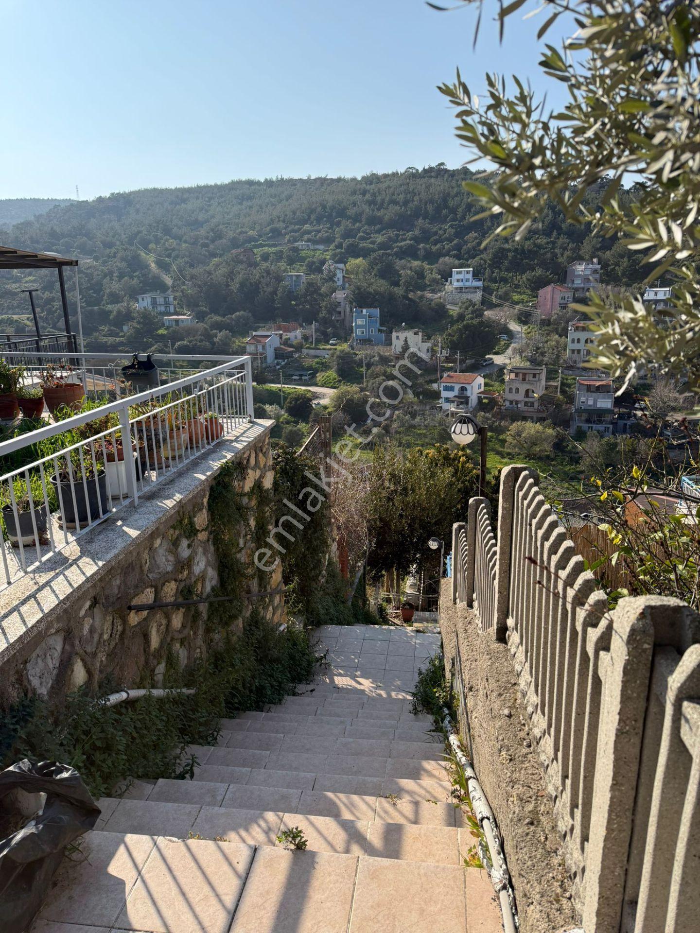 Yeni Foça'da Deniz Manzaralı Bahçeli Eşyalı Kiralık Yazlık - Görsel 16