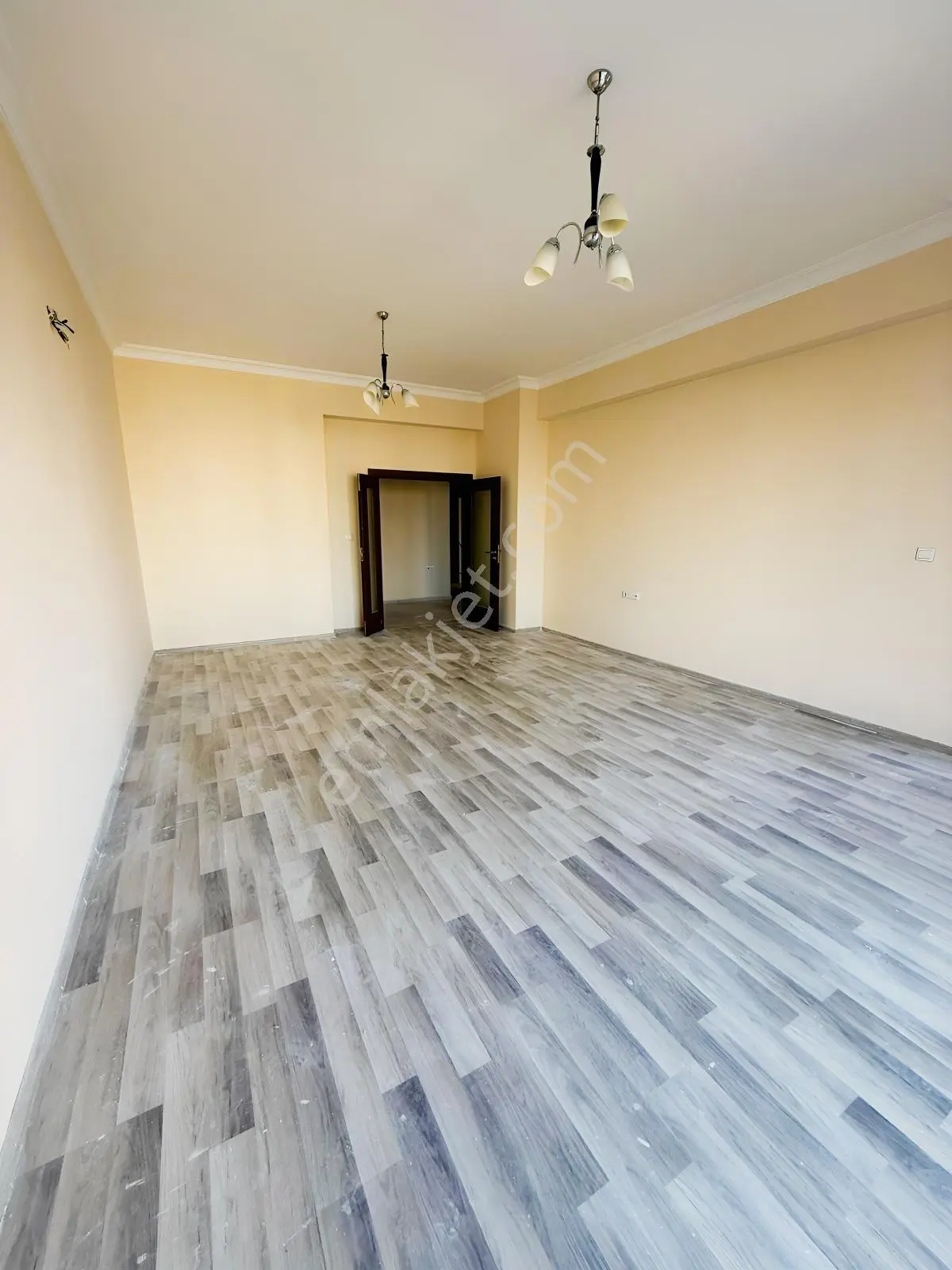 Çözüm'den Ana Cadde Üzeri Site İçinde 3+1 Kiralık Daire - Görsel 3