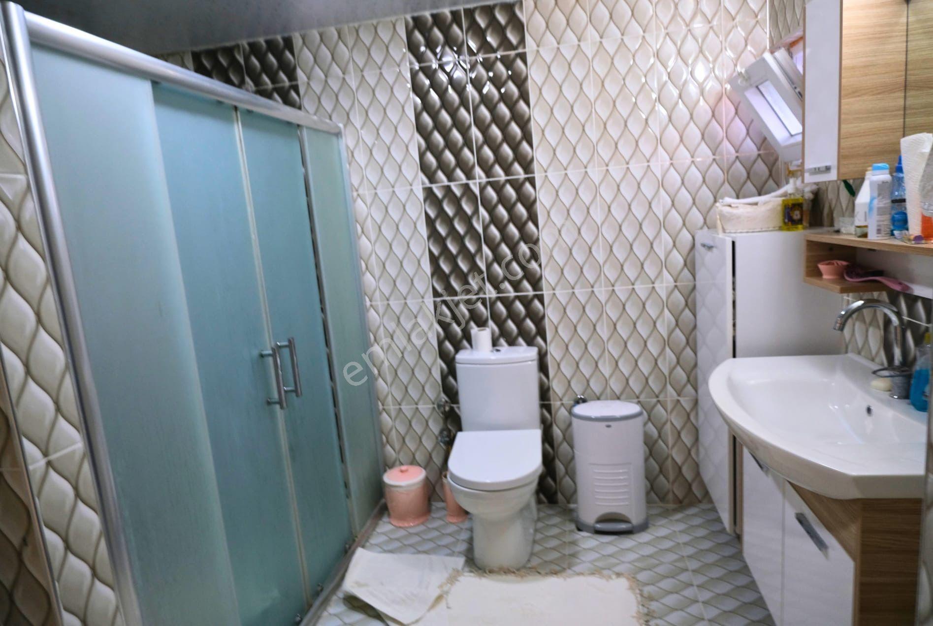 Havuzlu Sitede Bahçe Kullanım Alanıyla Geniş 3+1 Villa - Görsel 17