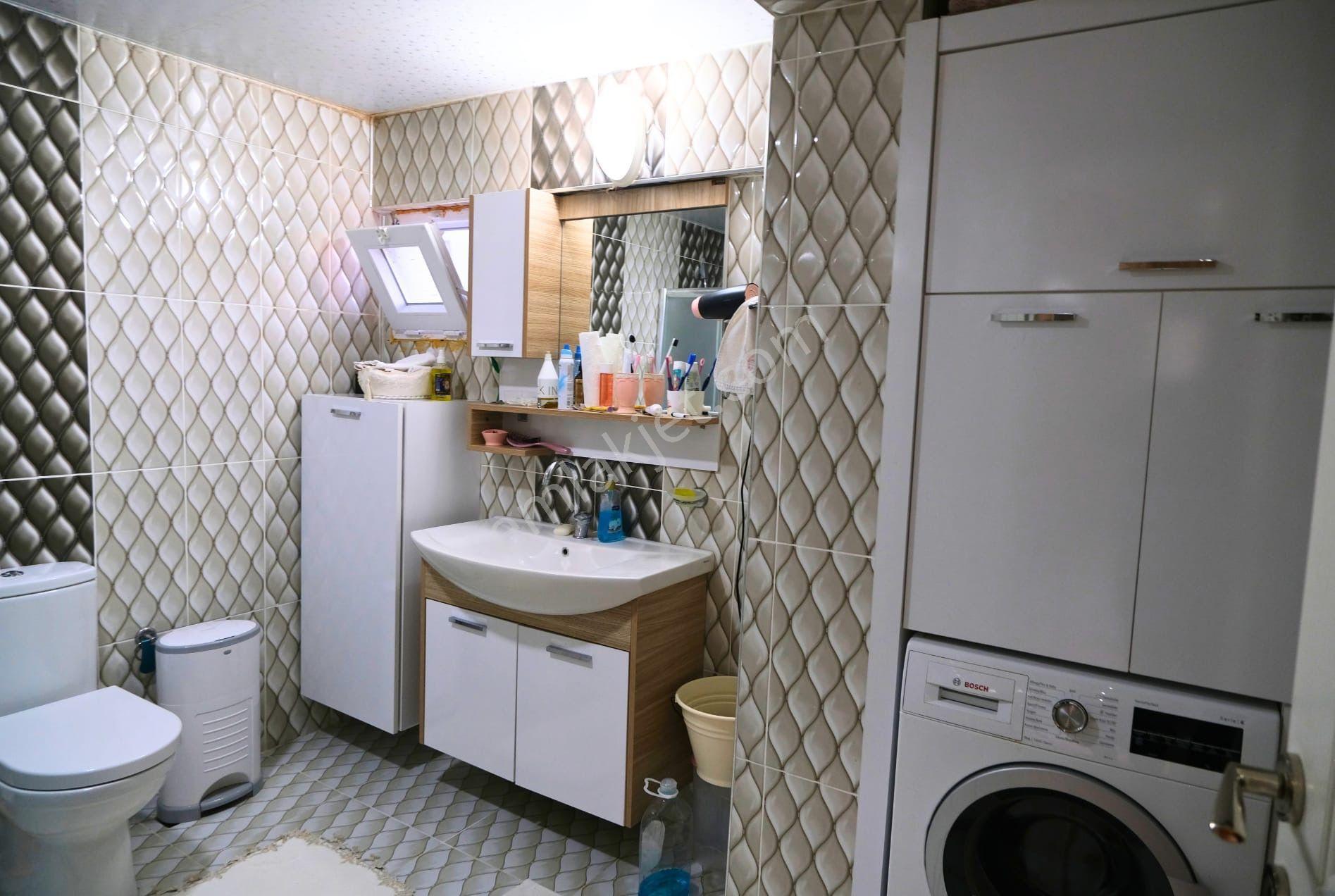 Havuzlu Sitede Bahçe Kullanım Alanıyla Geniş 3+1 Villa - Görsel 18