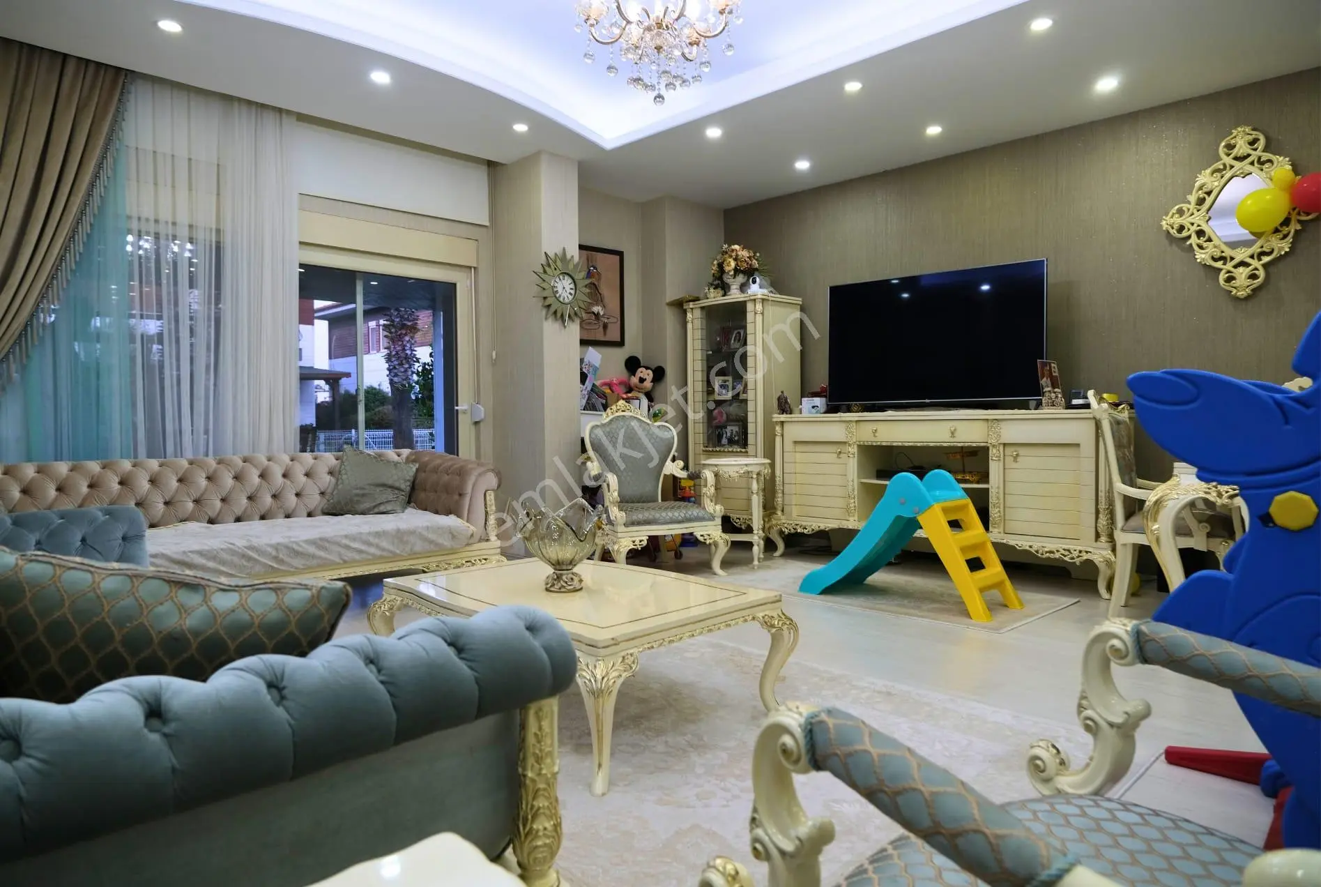 Havuzlu Sitede Bahçe Kullanım Alanıyla Geniş 3+1 Villa - Görsel 3