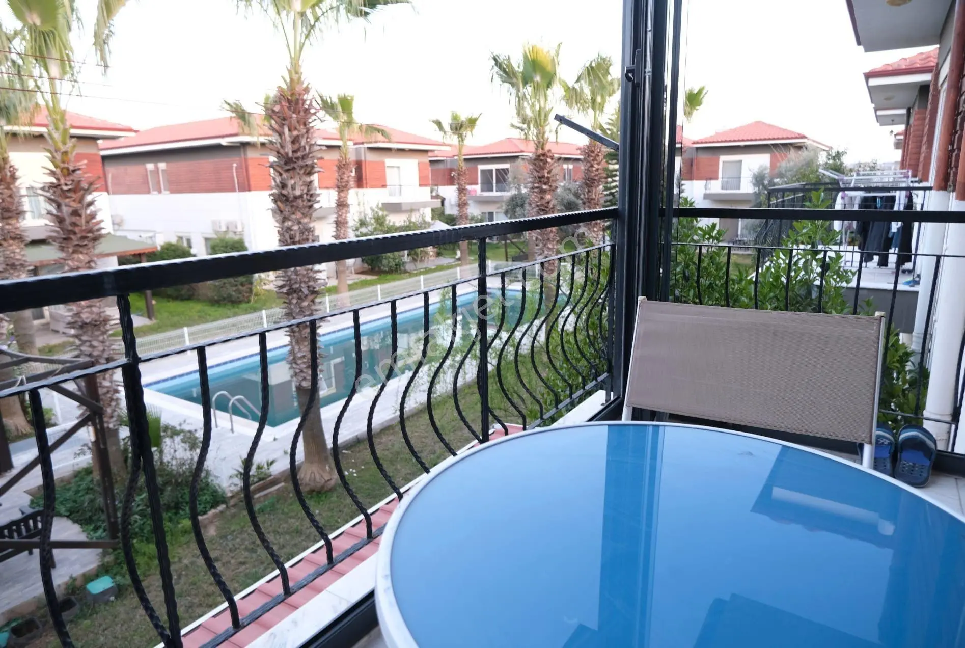 Havuzlu Sitede Bahçe Kullanım Alanıyla Geniş 3+1 Villa - Görsel 2