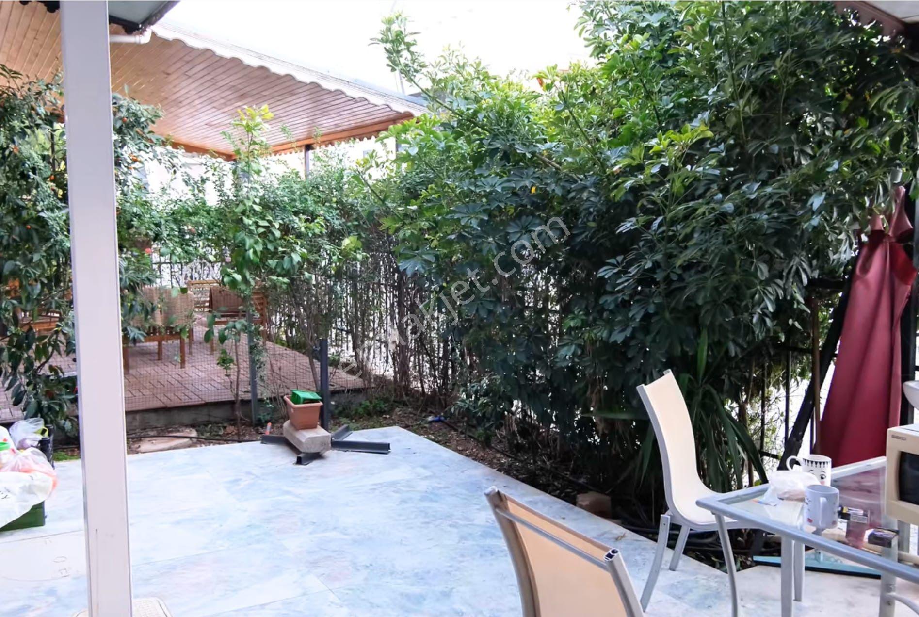 Havuzlu Sitede Bahçe Kullanım Alanıyla Geniş 3+1 Villa - Görsel 8