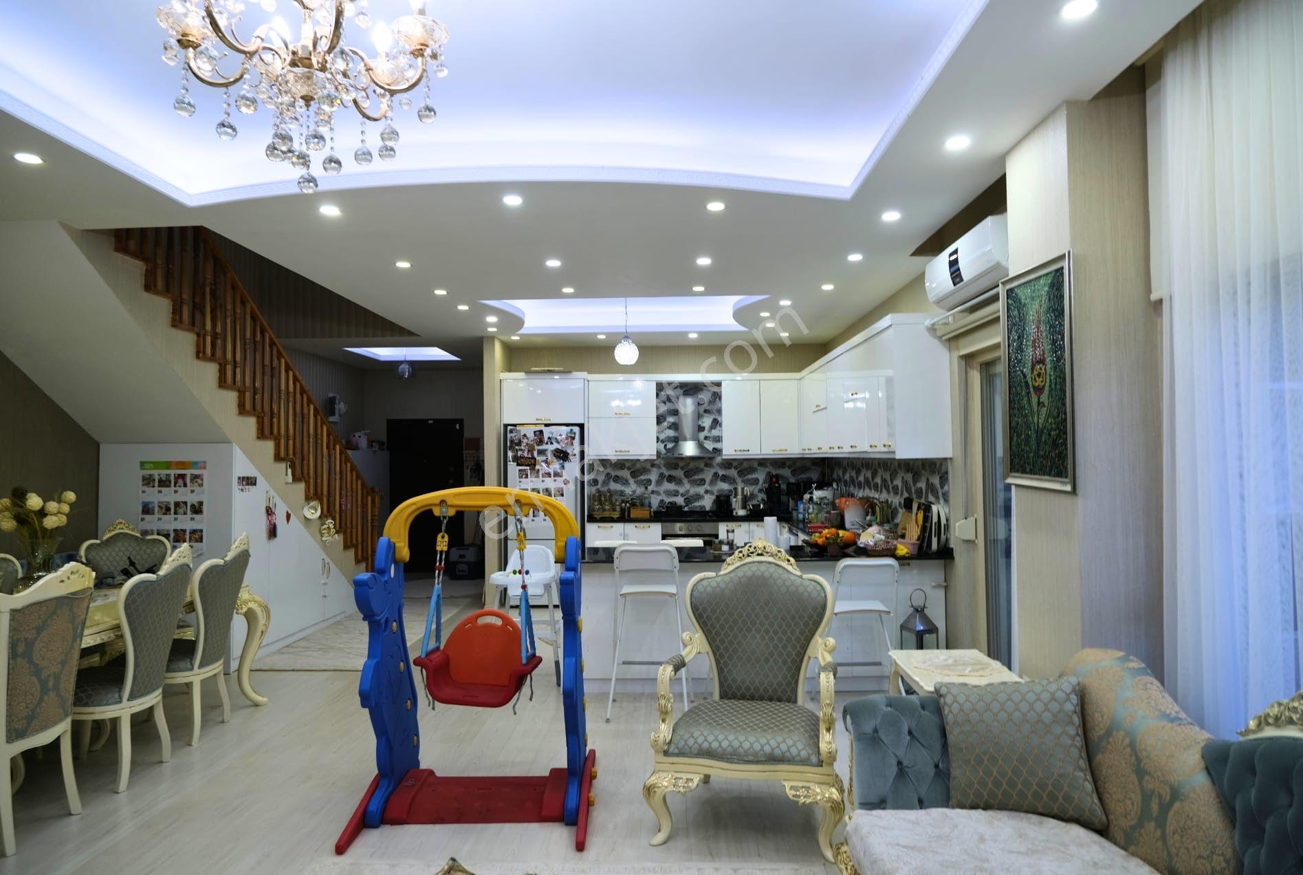 Havuzlu Sitede Bahçe Kullanım Alanıyla Geniş 3+1 Villa - Görsel 4