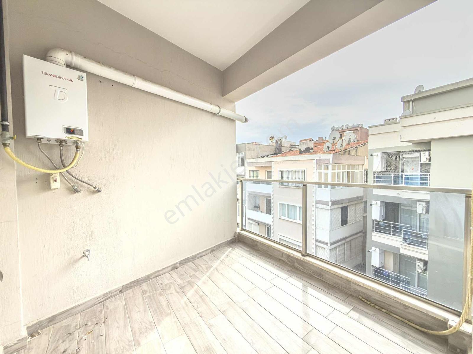 Manzaralı,geniş Teraslı,köşe 4+1 220 M2 Yeni Ve Kaliteli Daire - Görsel 23