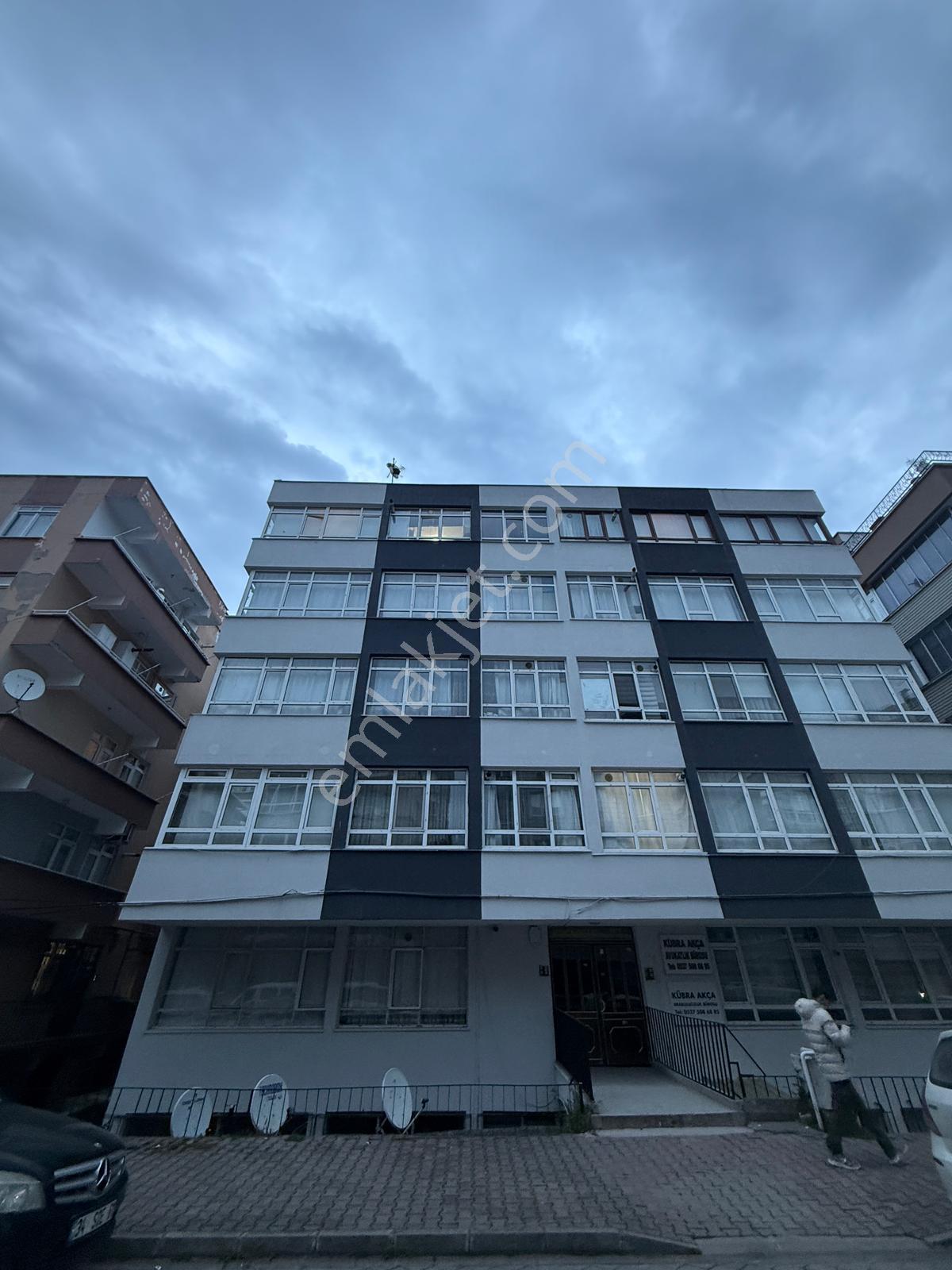 Şehrin Merkezinde İçi Lüks Yapılı 2+1 Satılık Daire - Görsel 6