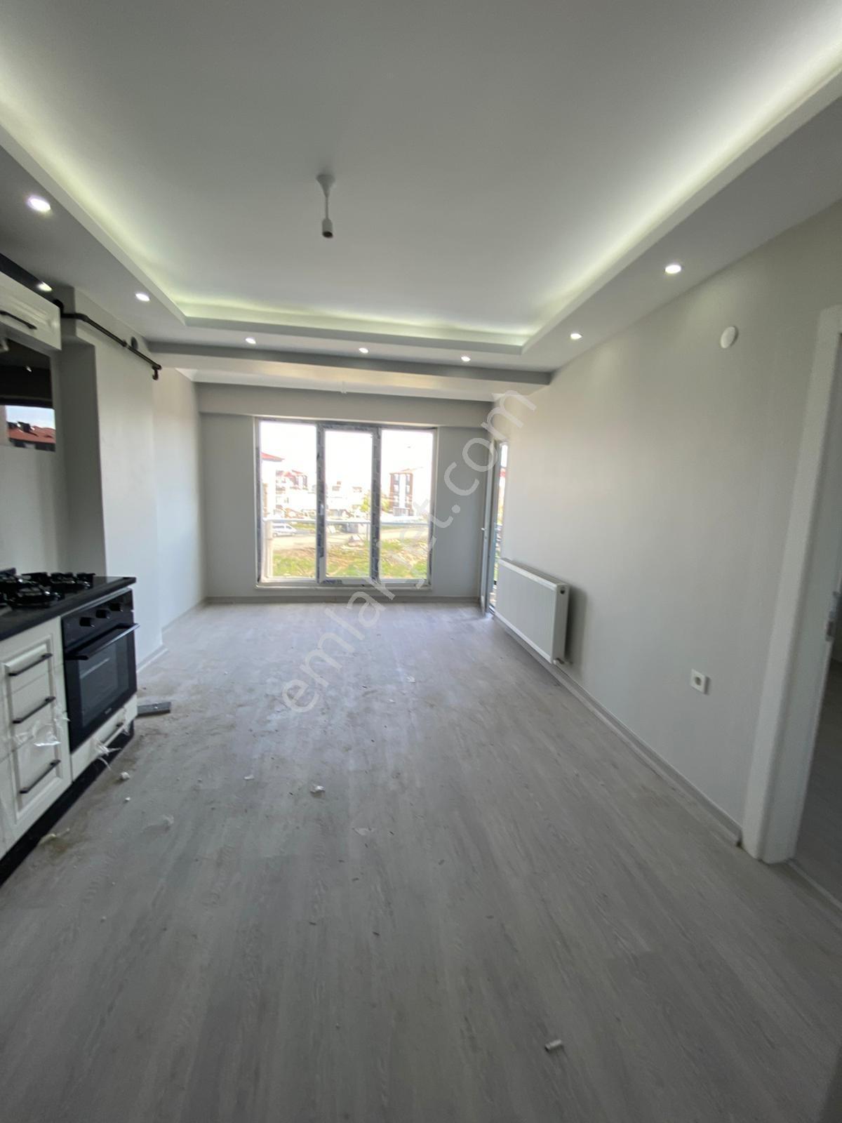 Çorlu Hatip Mahallesinde Geniş Satılık 1+1 Daire - Görsel 2