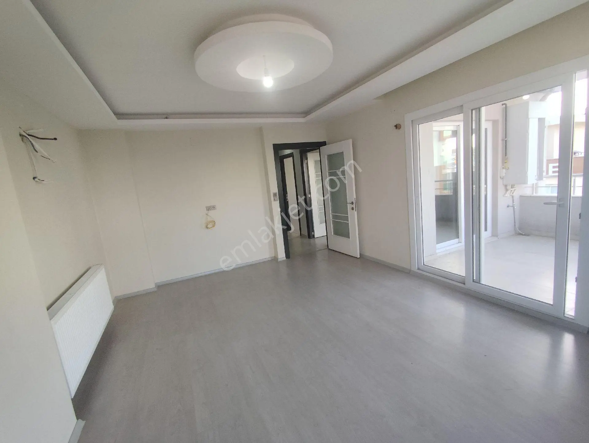 Atıcı'dan Güzel Konumda Kiralık Geniş 3+1 Kombili