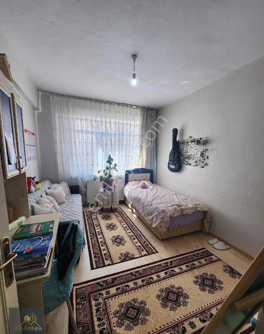 Karakaya Emlak'tan Zafer'de Orta Kat Daire - Görsel 12
