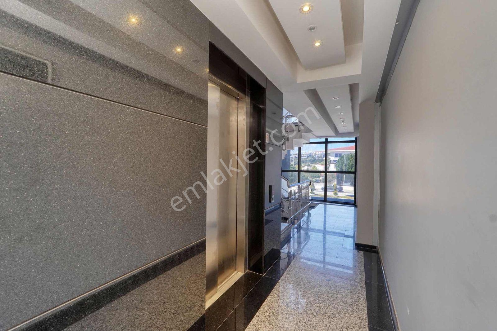 Çeşme Adliye & Carrefour Karşısı | Cadde Üzeri 1+1 Kiralık Ofis - Görsel 21