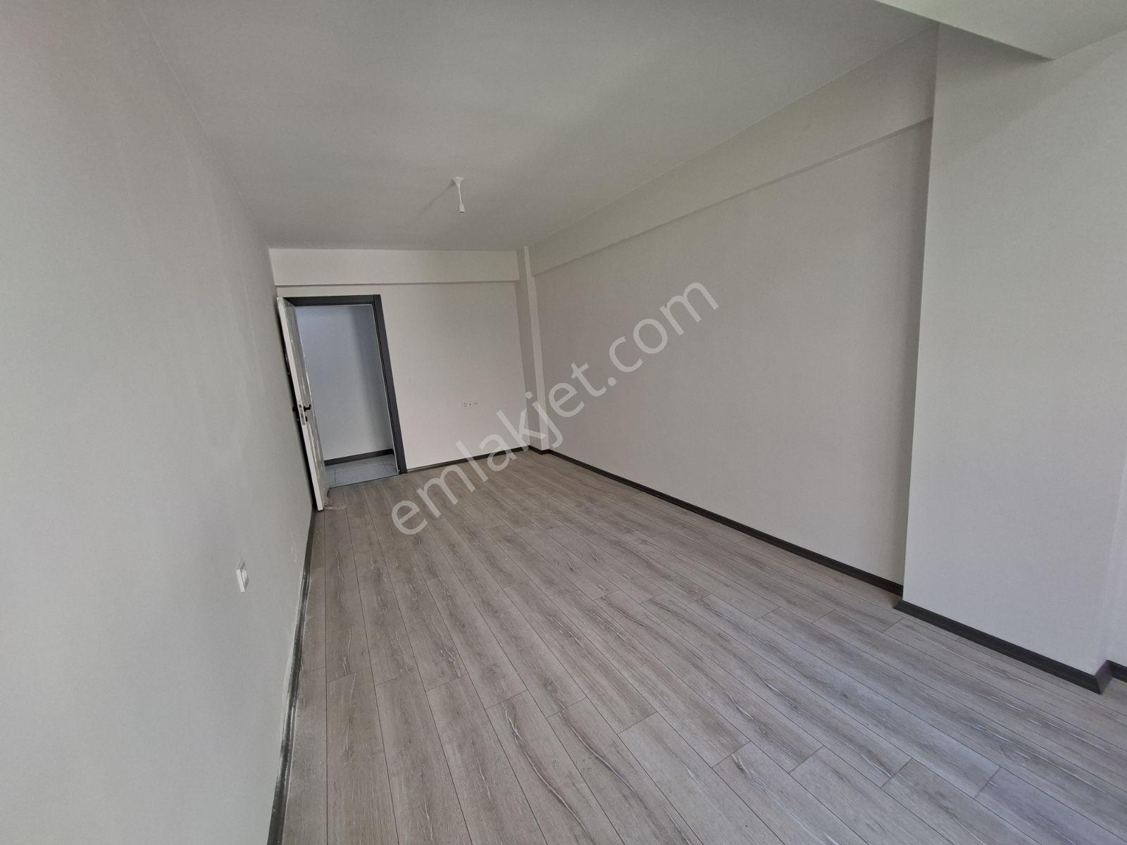 Ekerden Gökmeydanda Pazar Dibinde Sıfır 2+1 Fırsat Daire - Görsel 15