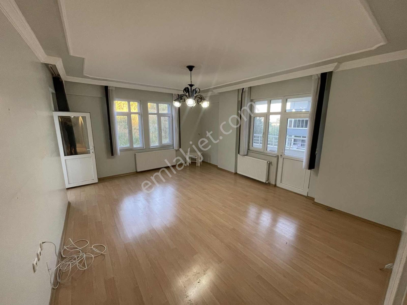Sahile Yakın Site İçerisinde Asansörlü Balkonlu 3+1 Arakat Daire