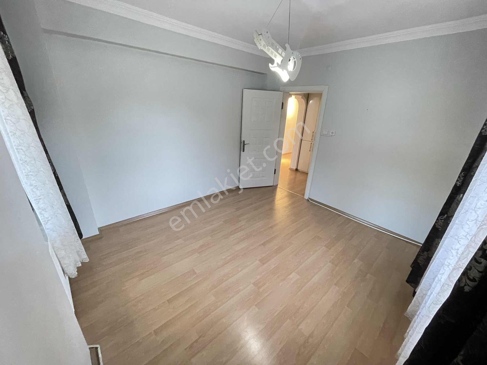 Sahile Yakın Site İçerisinde Asansörlü Balkonlu 3+1 Arakat Daire - Görsel 14