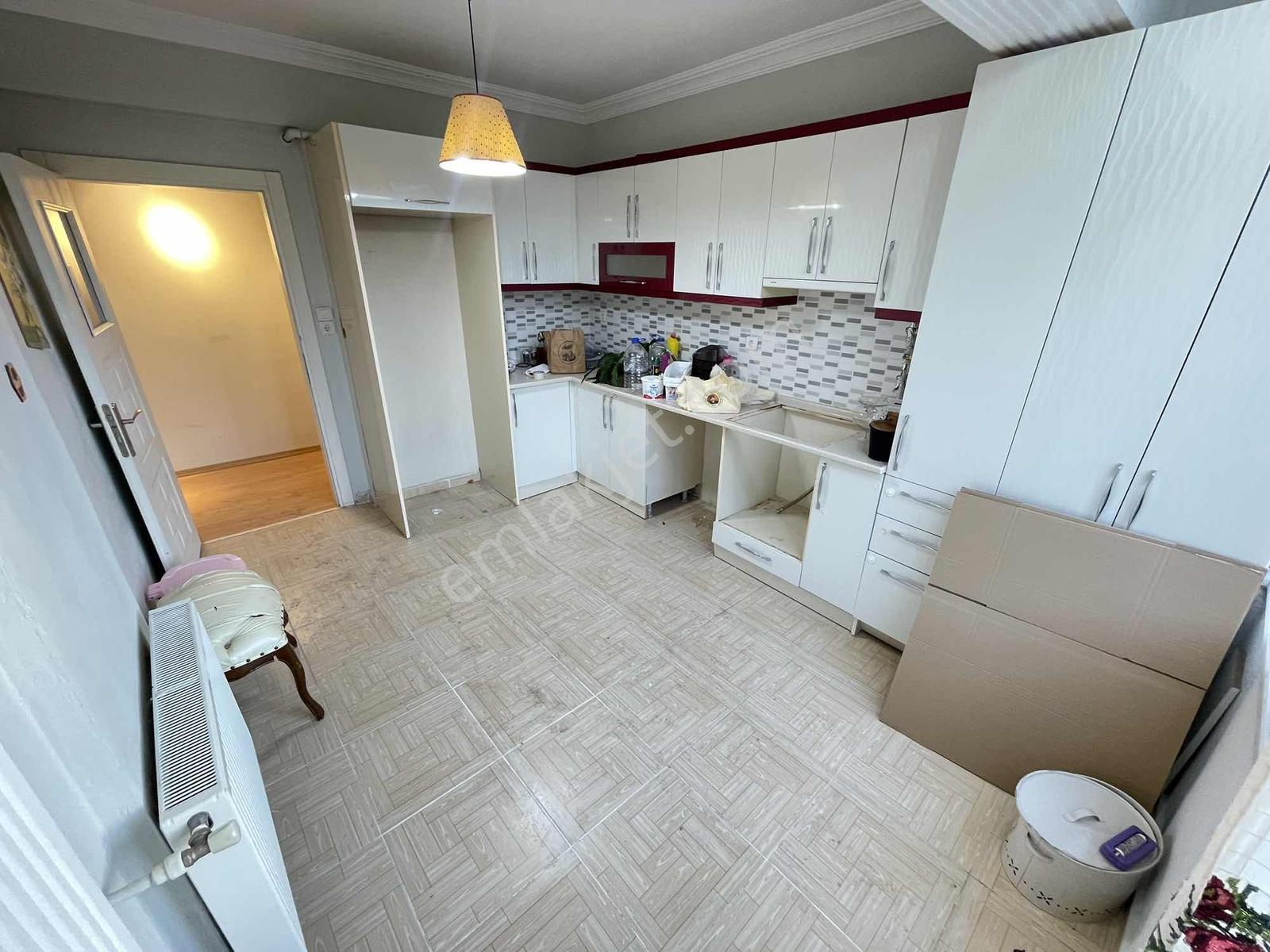 Sahile Yakın Site İçerisinde Asansörlü Balkonlu 3+1 Arakat Daire - Görsel 6