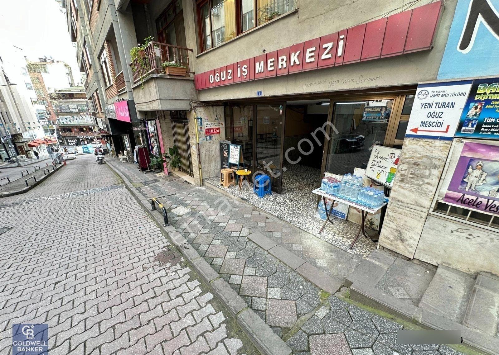 Cb Akademi İzmit Çarşı Oğuz İş Merkezin'nde Satılık Dükkan
