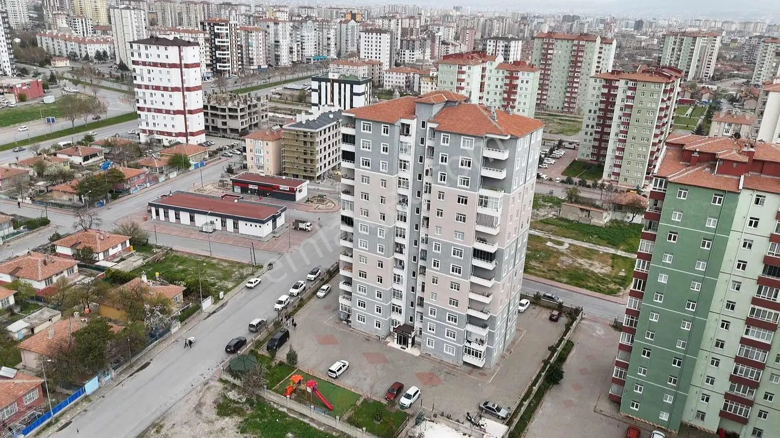 Yunus Emre Mahallesinde 3+1 Satılık Daire