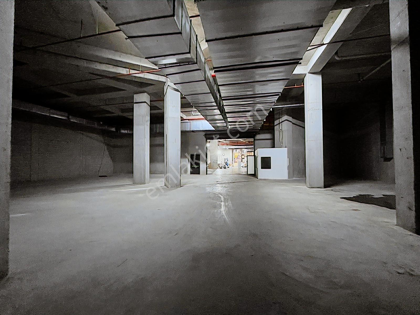Sancaktepede Merkezi Konumda 1146 M² İskanlı Depo +kdv'li