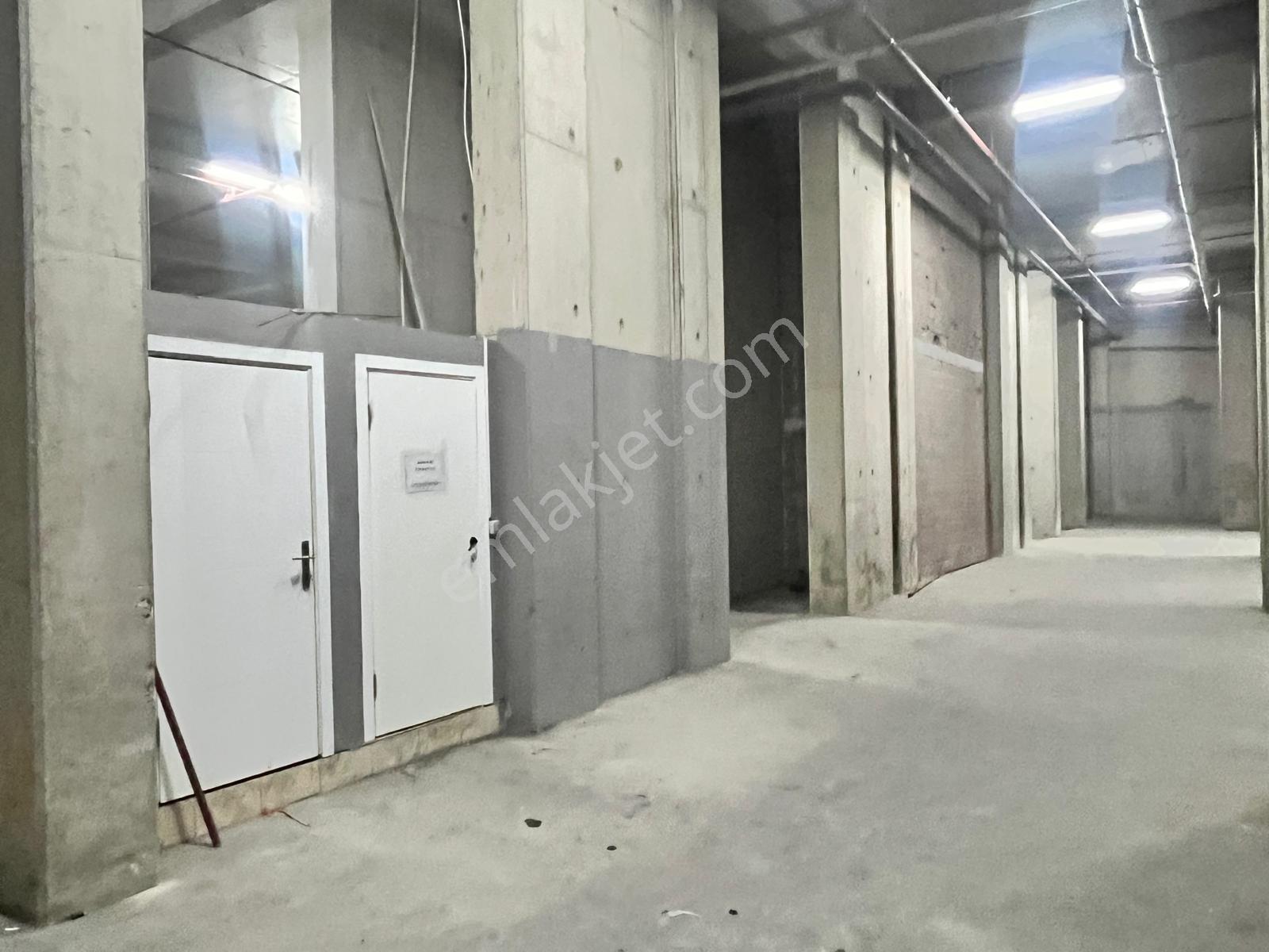 Sancaktepe'de Tır Girişli 1500 M2 Kiralık Depo - Görsel 4