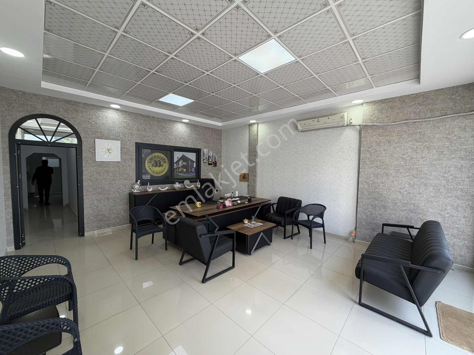 Rota'dan Tabela Değeri Yüksek Mastfroş Girişi Kiralık Dükkan