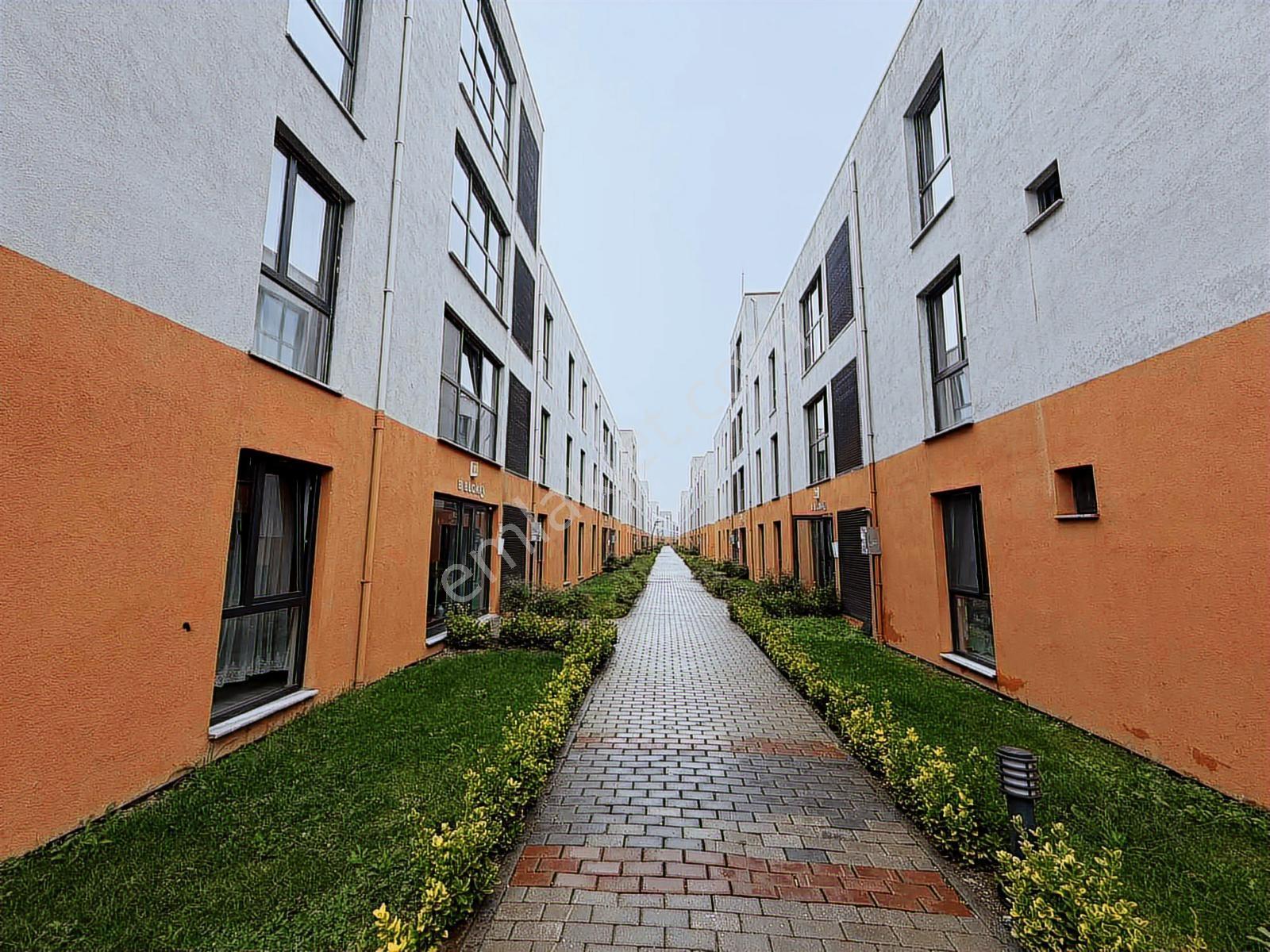 Ayşe Emlak'tan Arifbeyde Site İçerisinde 2 +1 Kiralık Daire