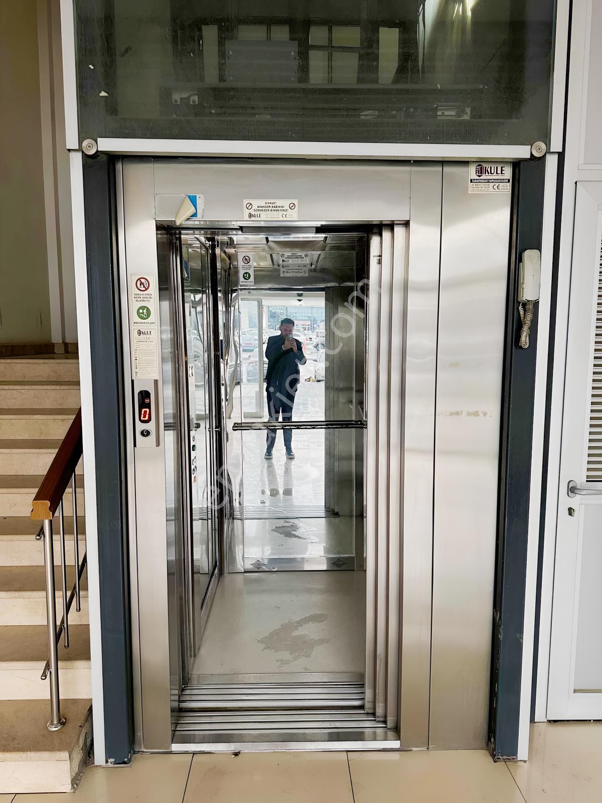 Seah Karşısı Masrafsız Yapılı En Değerli Lokasyon Köşe Ofis !! - Görsel 24