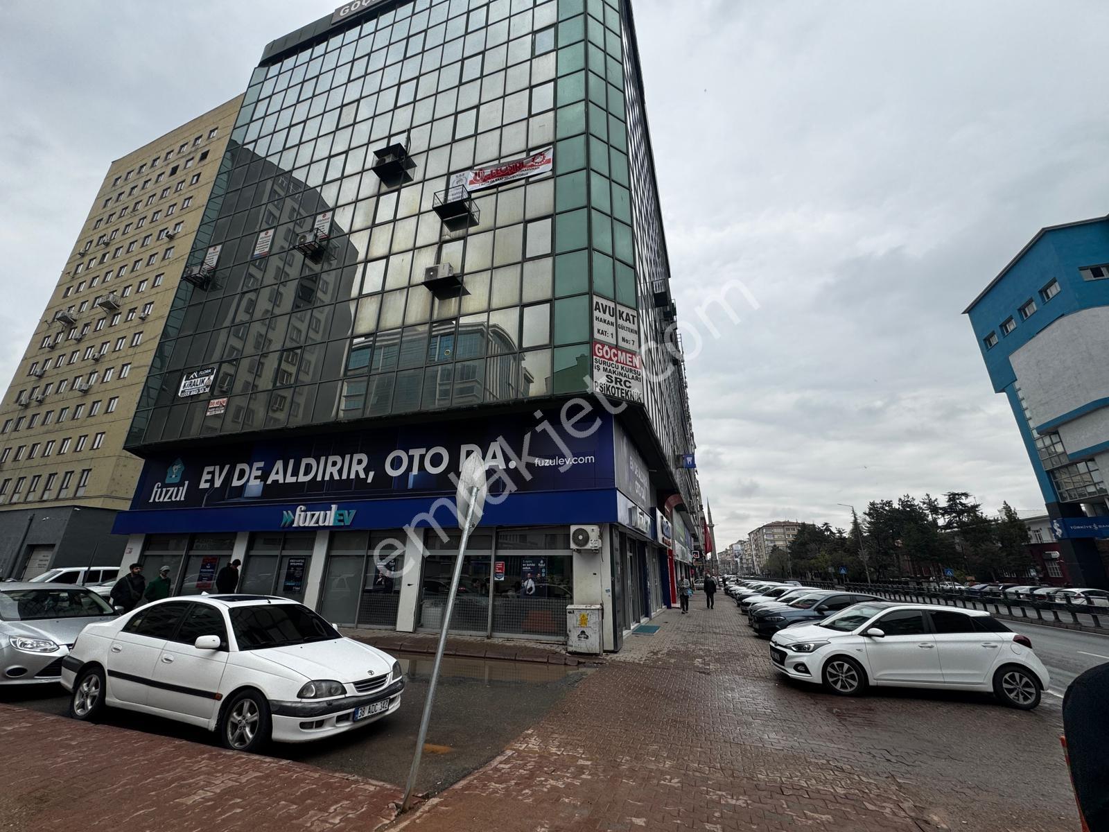 İstasyon Caddesi Camlı İş Merkezi Kiralık 2+1 Ofis